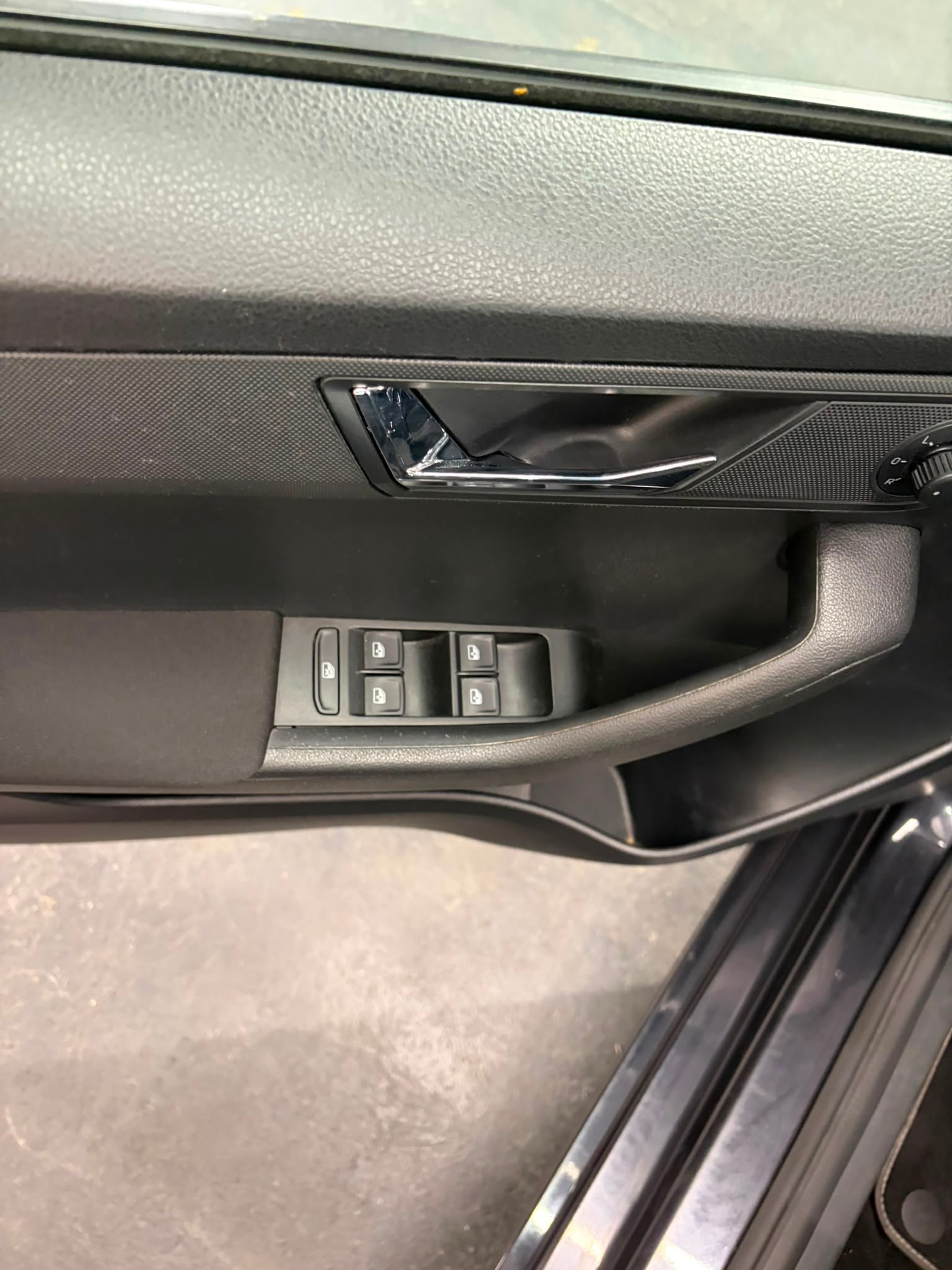 SKODA Fabia 1.2 TSI Swiss Edition DSG-image-4