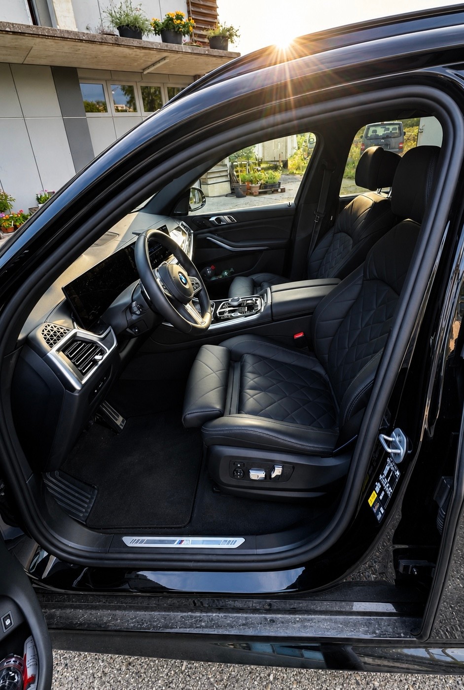 BMW xDrive 50e M Sport-image-1