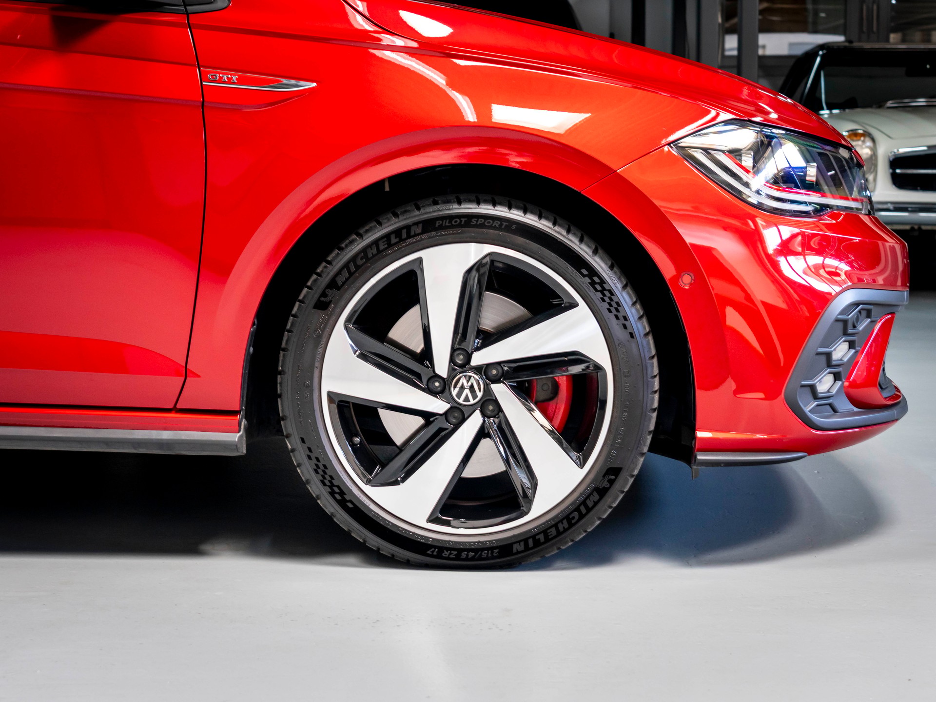 VW Polo 2.0 TSI GTI DSG-image-8