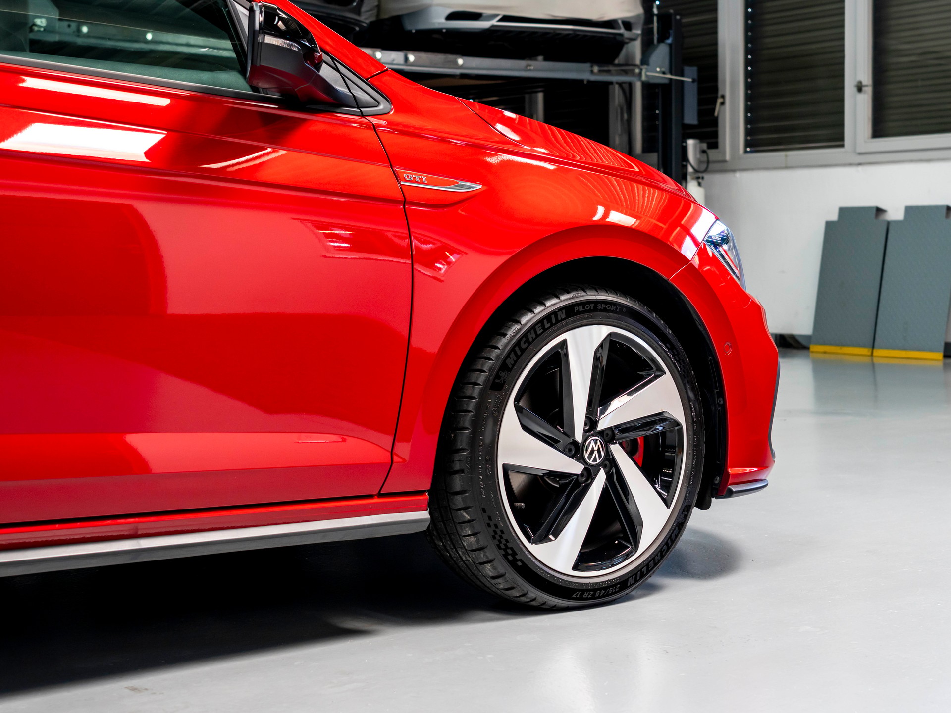 VW Polo 2.0 TSI GTI DSG-image-12