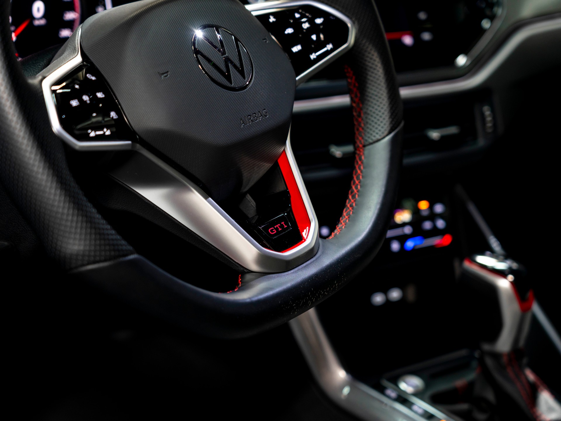 VW Polo 2.0 TSI GTI DSG-image-15