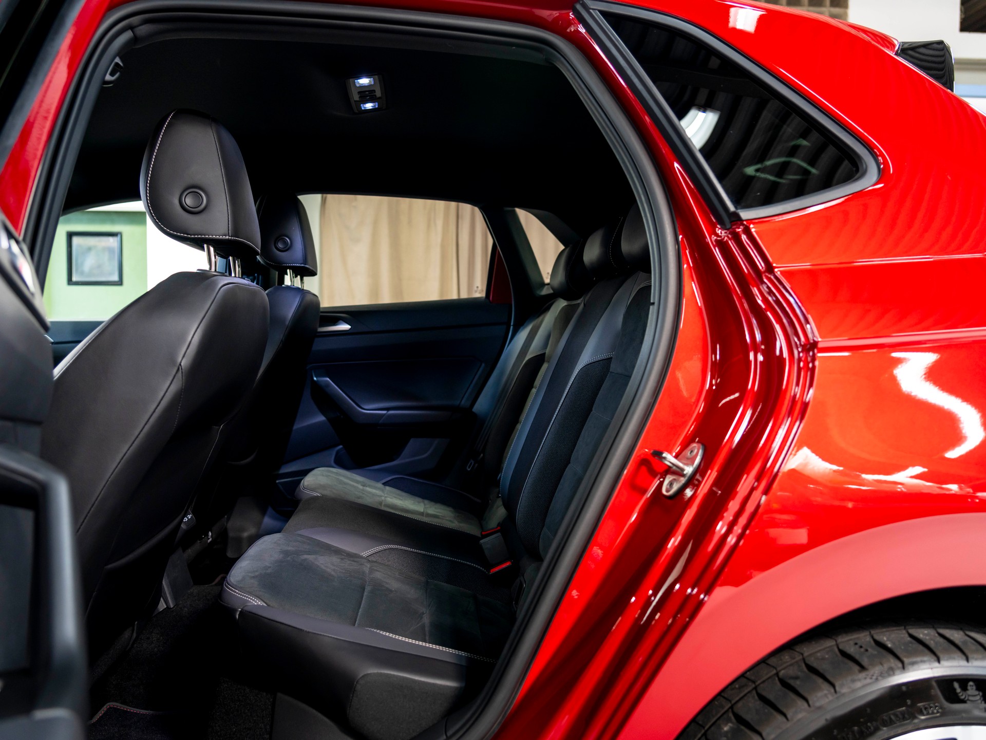 VW Polo 2.0 TSI GTI DSG-image-21