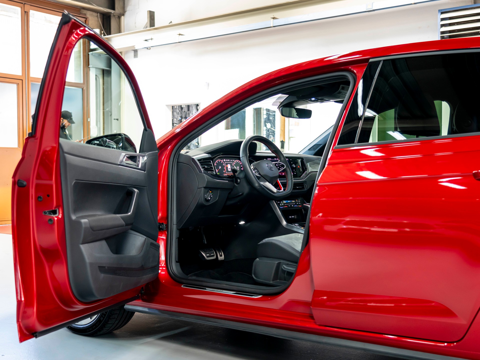 VW Polo 2.0 TSI GTI DSG-image-17