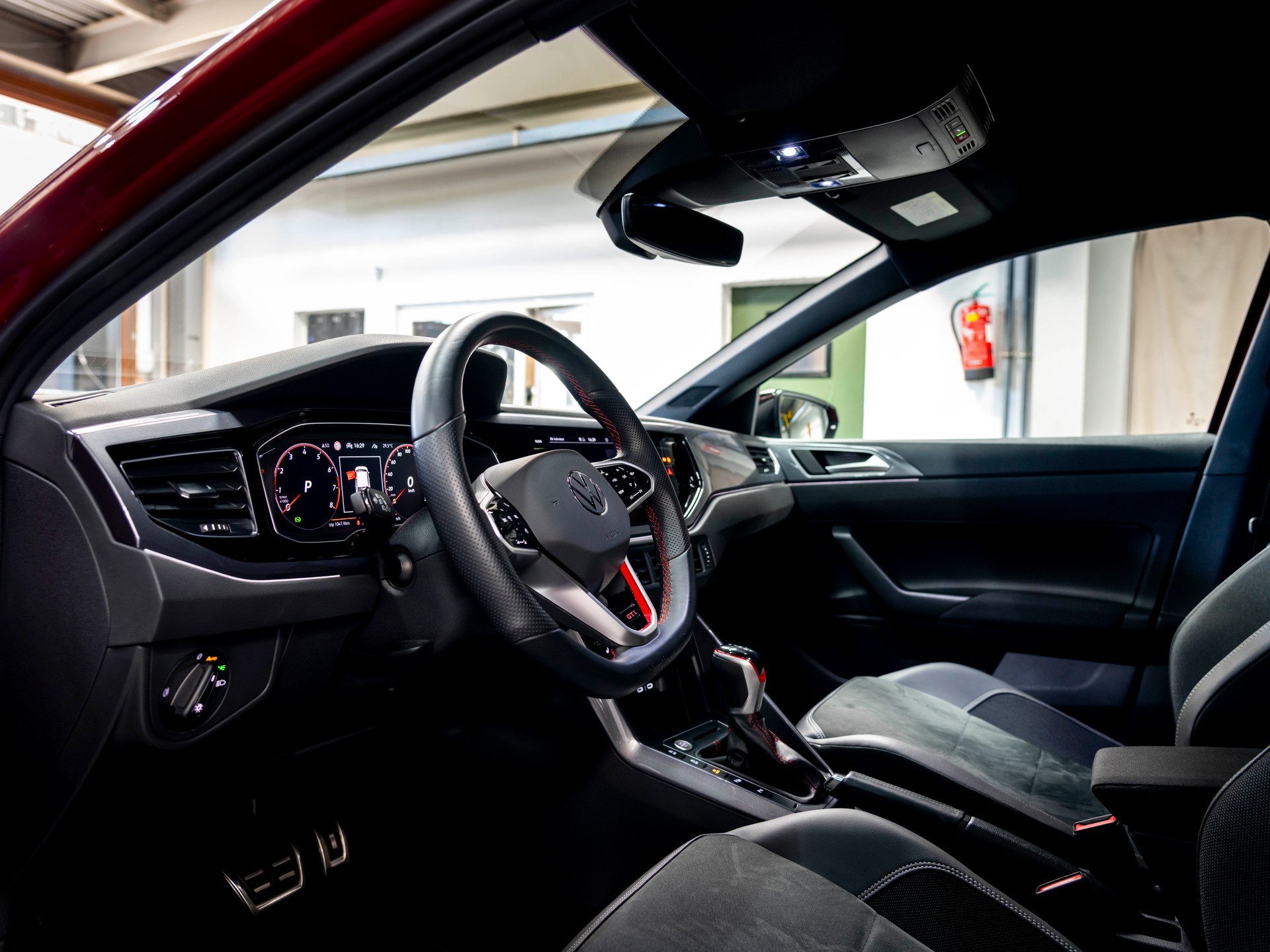 VW Polo 2.0 TSI GTI DSG-image-13