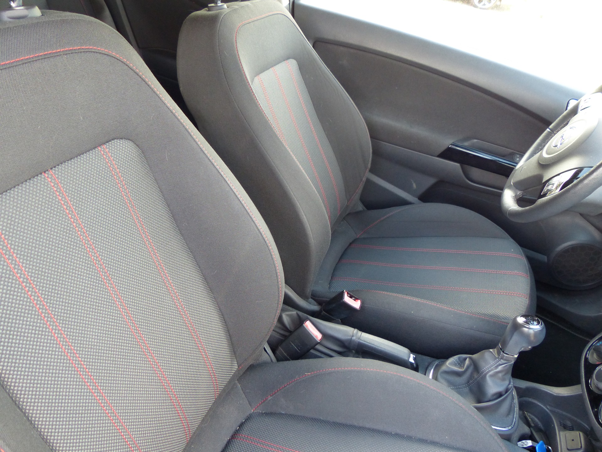 OPEL Corsa 1.6 Turbo Color Edition-image-17