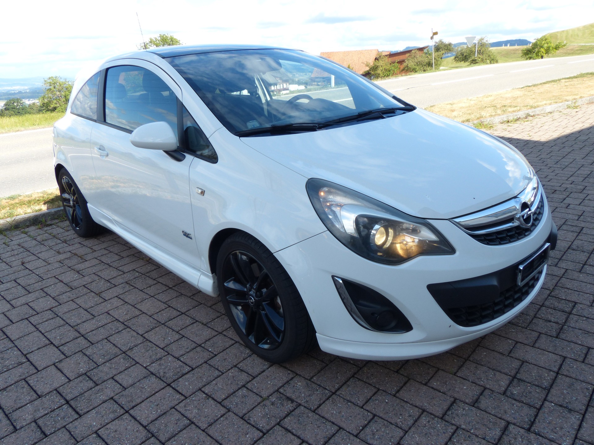 OPEL Corsa 1.6 Turbo Color Edition-image-0