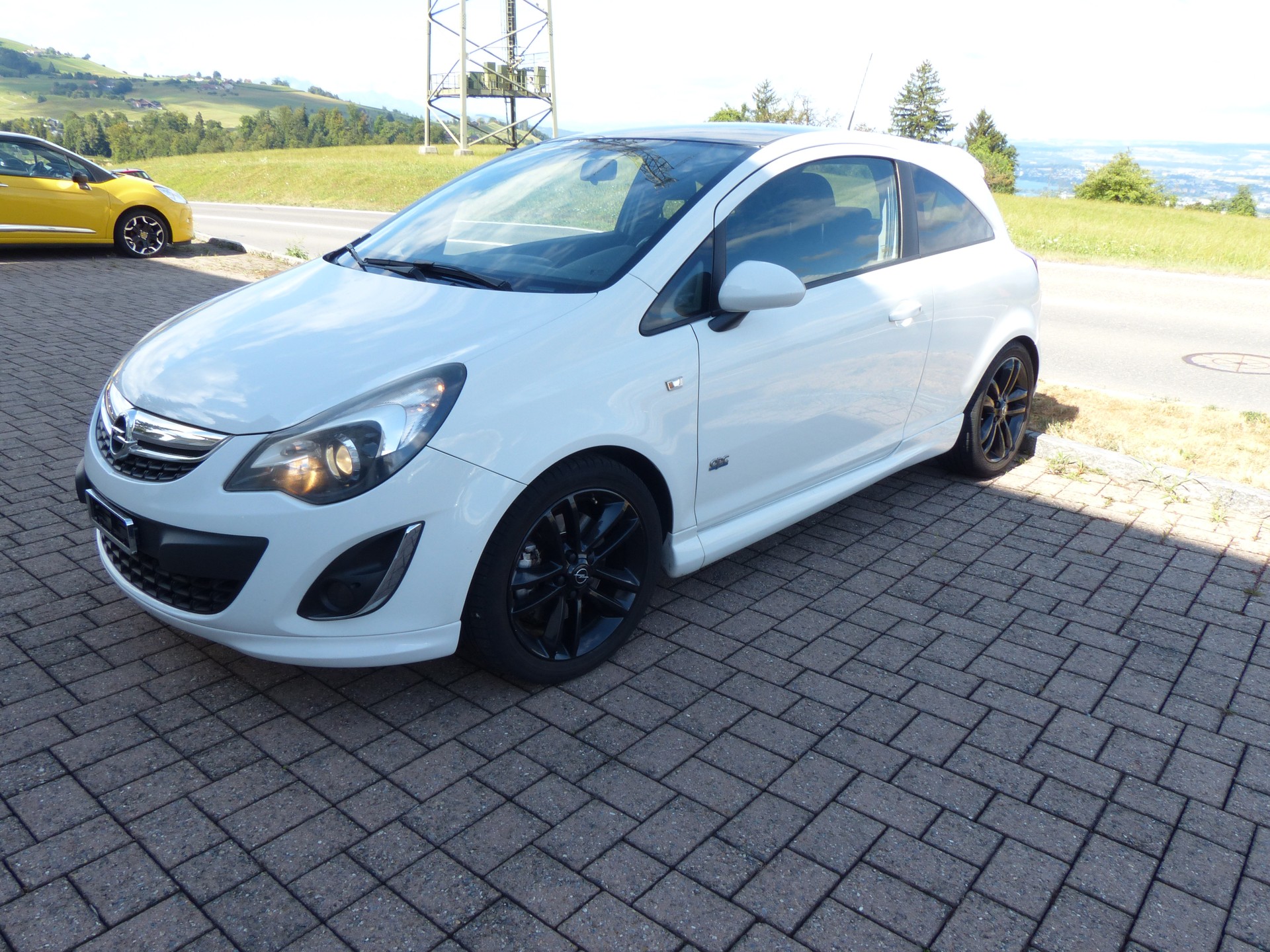 OPEL Corsa 1.6 Turbo Color Edition-image-1