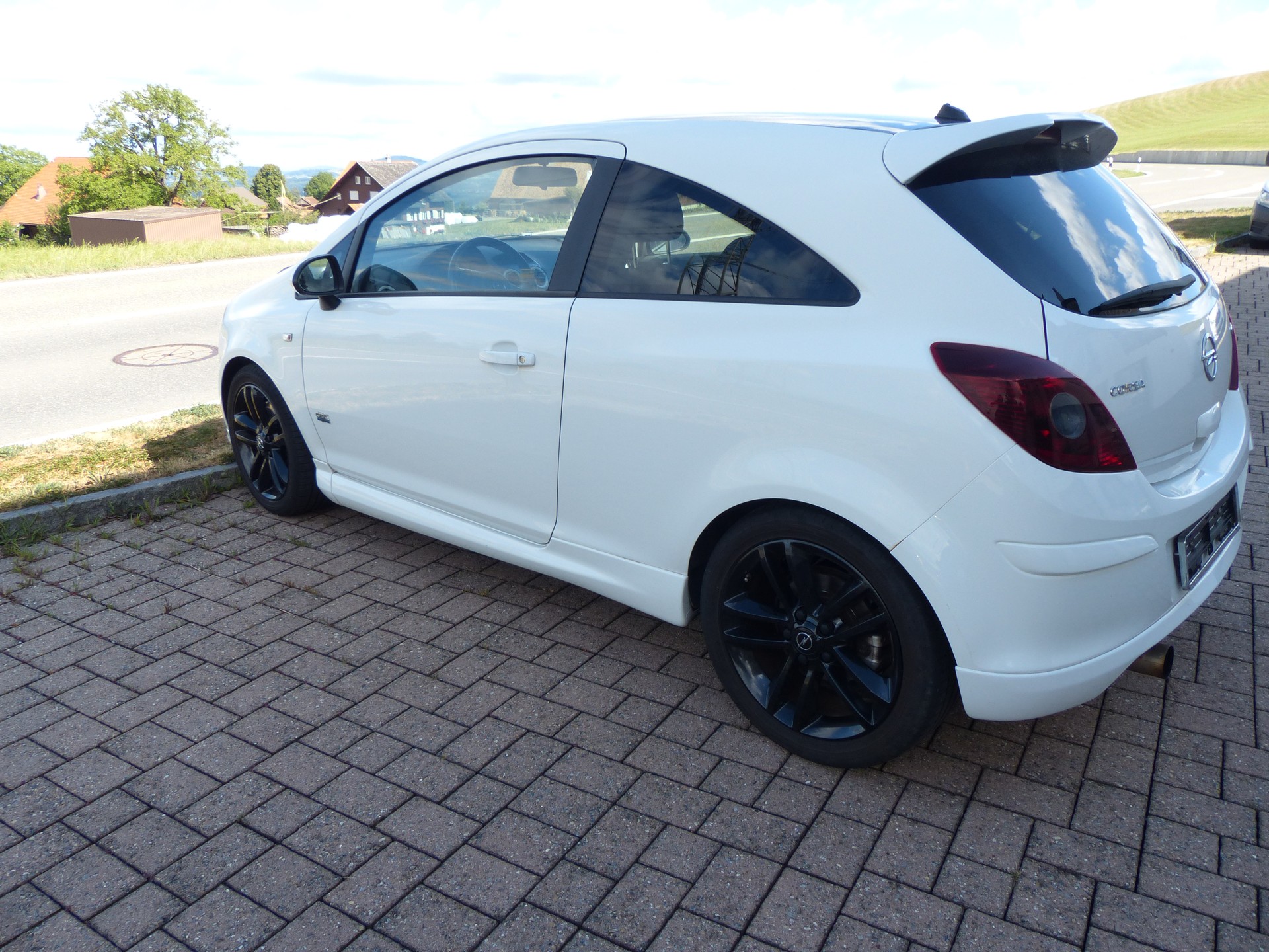 OPEL Corsa 1.6 Turbo Color Edition-image-8