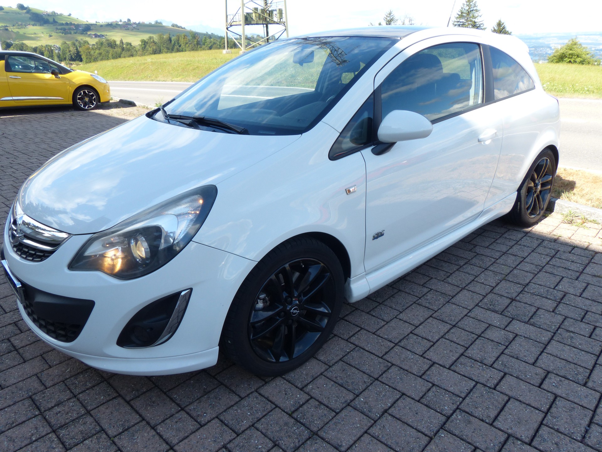 OPEL Corsa 1.6 Turbo Color Edition-image-2