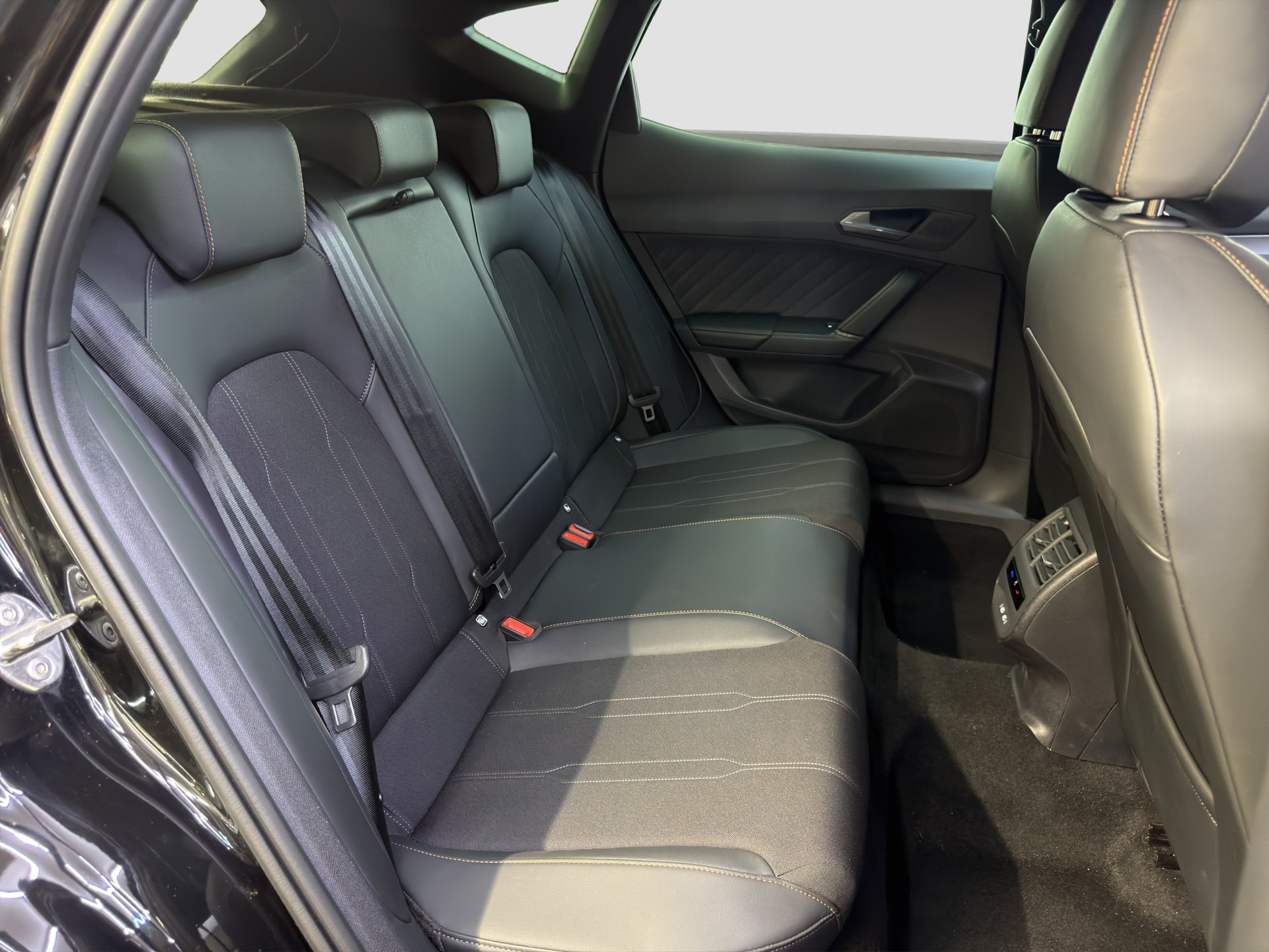 CUPRA Formentor 1.5 TSI DSG-image-13