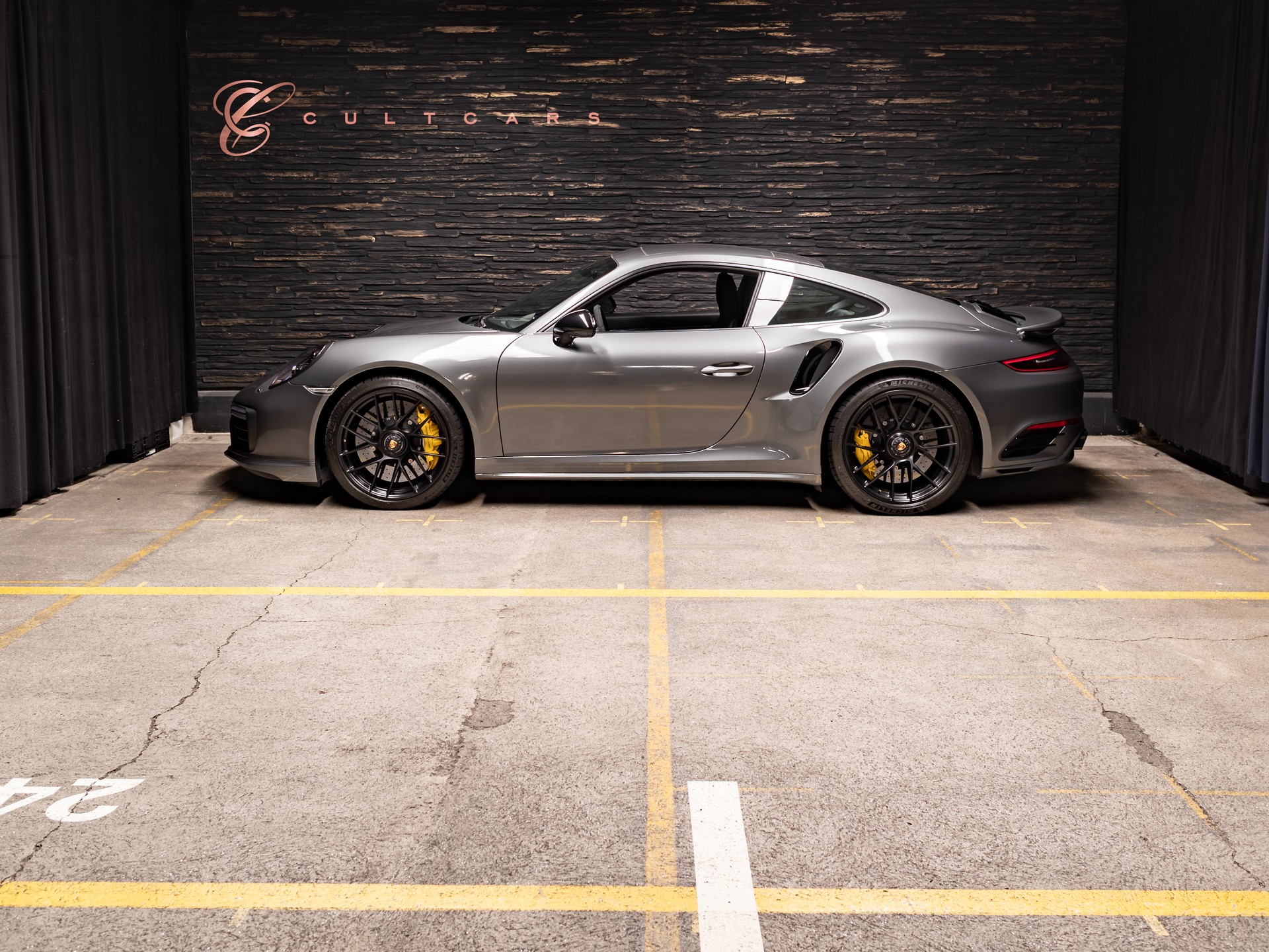 PORSCHE 911 Turbo S PDK-image-1