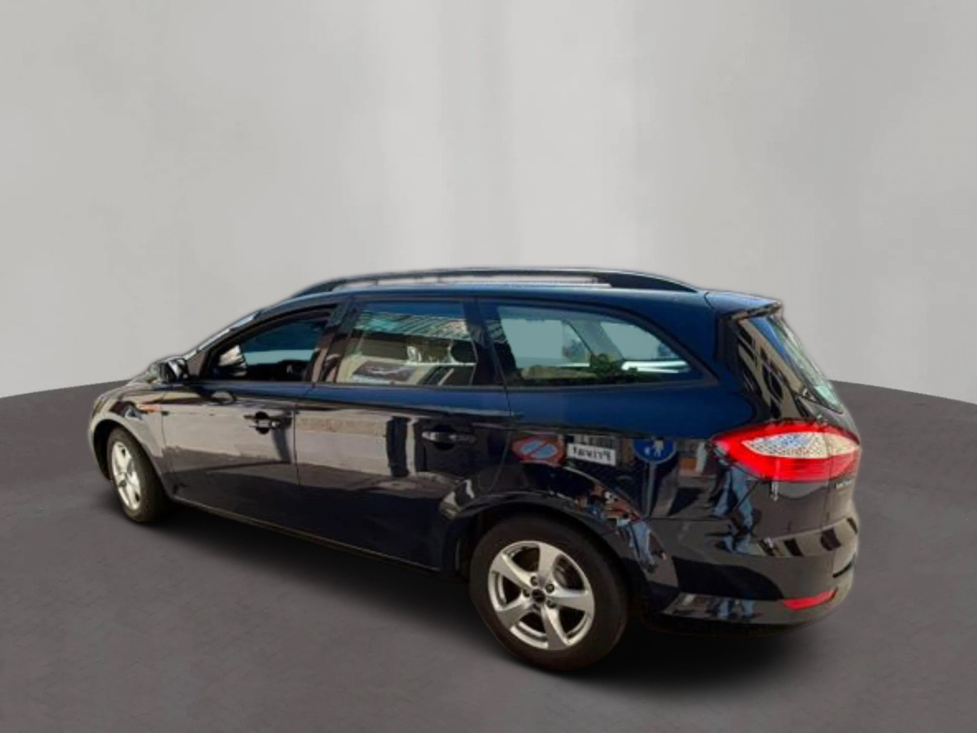 FORD Mondeo 2.0i 16V Ambiente-image-2