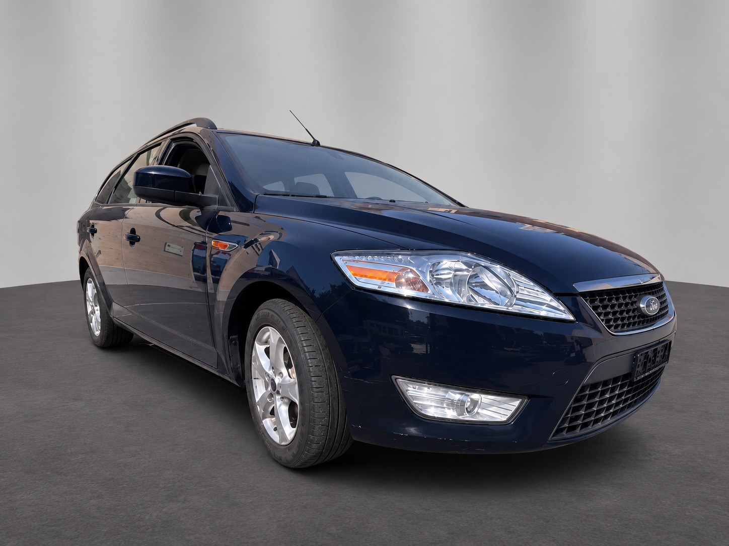 FORD Mondeo 2.0i 16V Ambiente-image-1