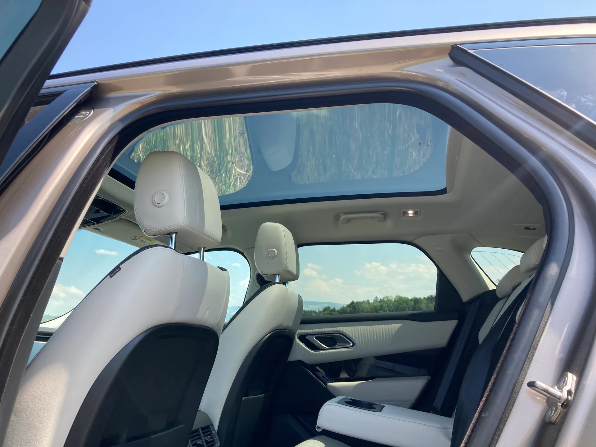 LAND ROVER Range Rover Velar P 300 Automatic mit Anhängerkupplung-image-7