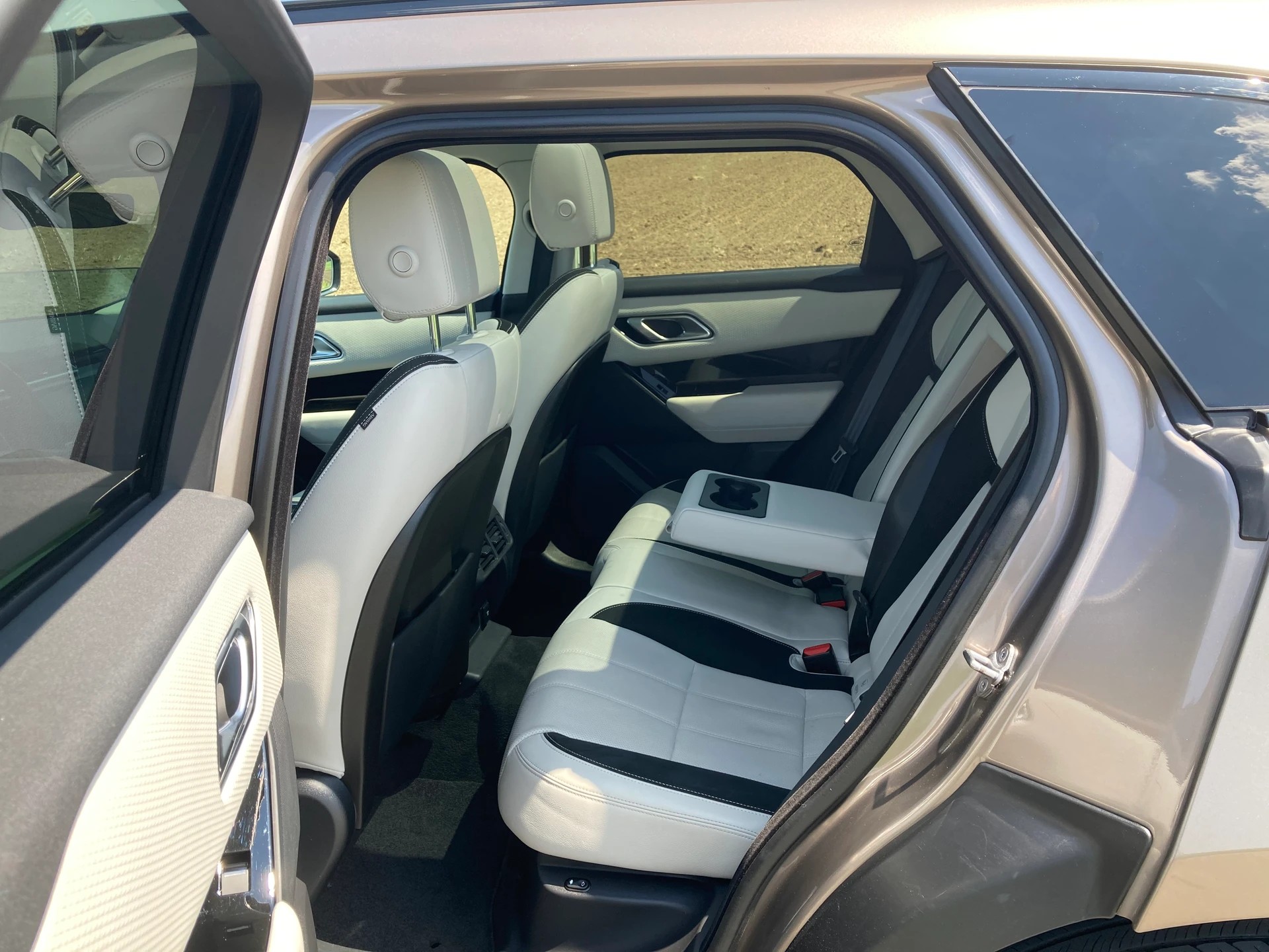 LAND ROVER Range Rover Velar P 300 Automatic mit Anhängerkupplung-image-6