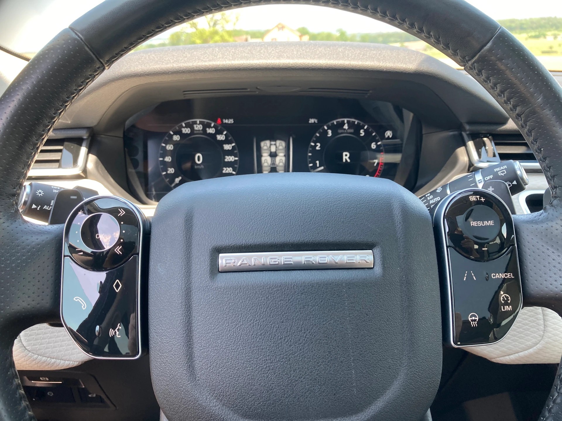 LAND ROVER Range Rover Velar P 300 Automatic mit Anhängerkupplung-image-11