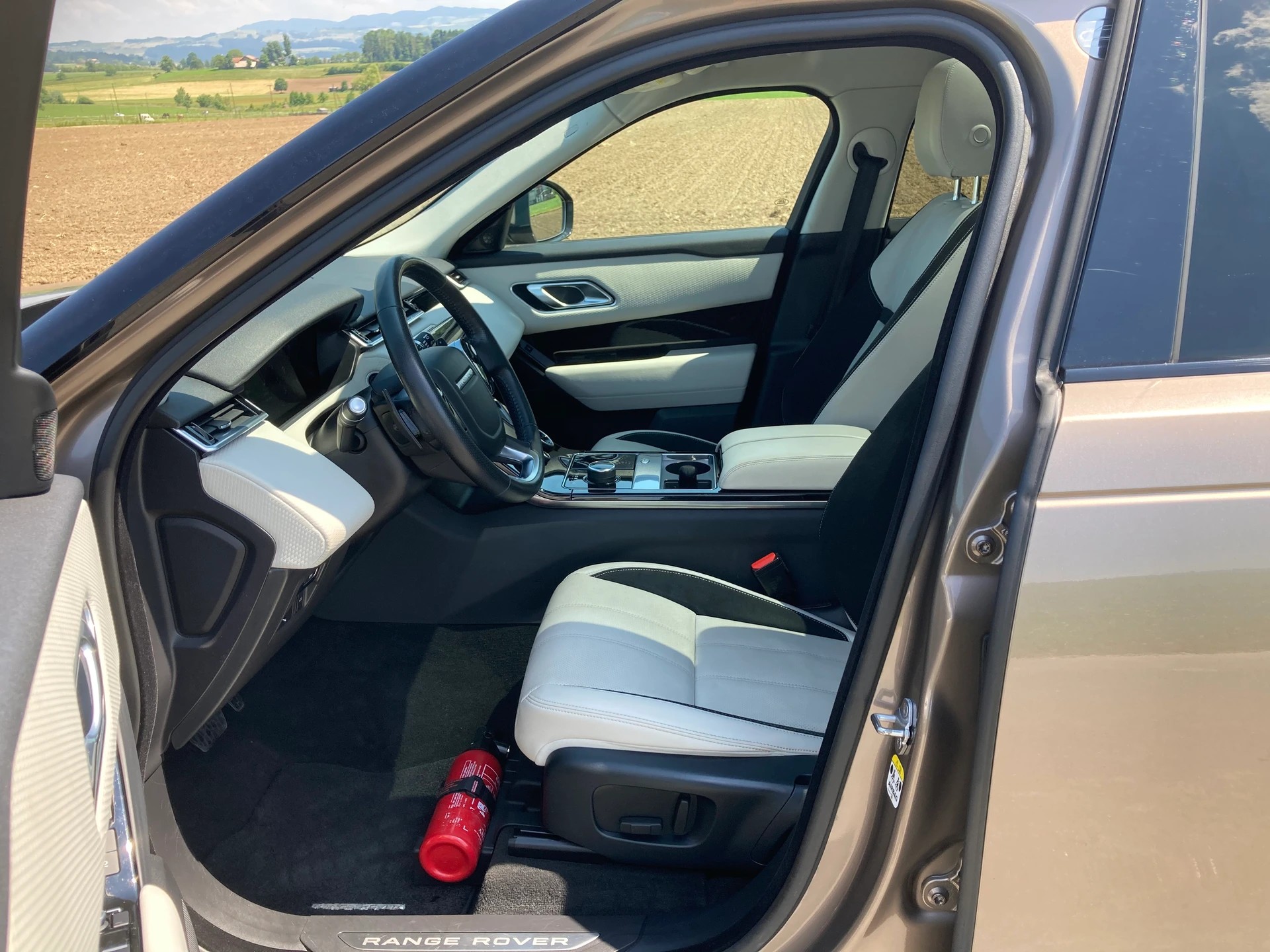 LAND ROVER Range Rover Velar P 300 Automatic mit Anhängerkupplung-image-5