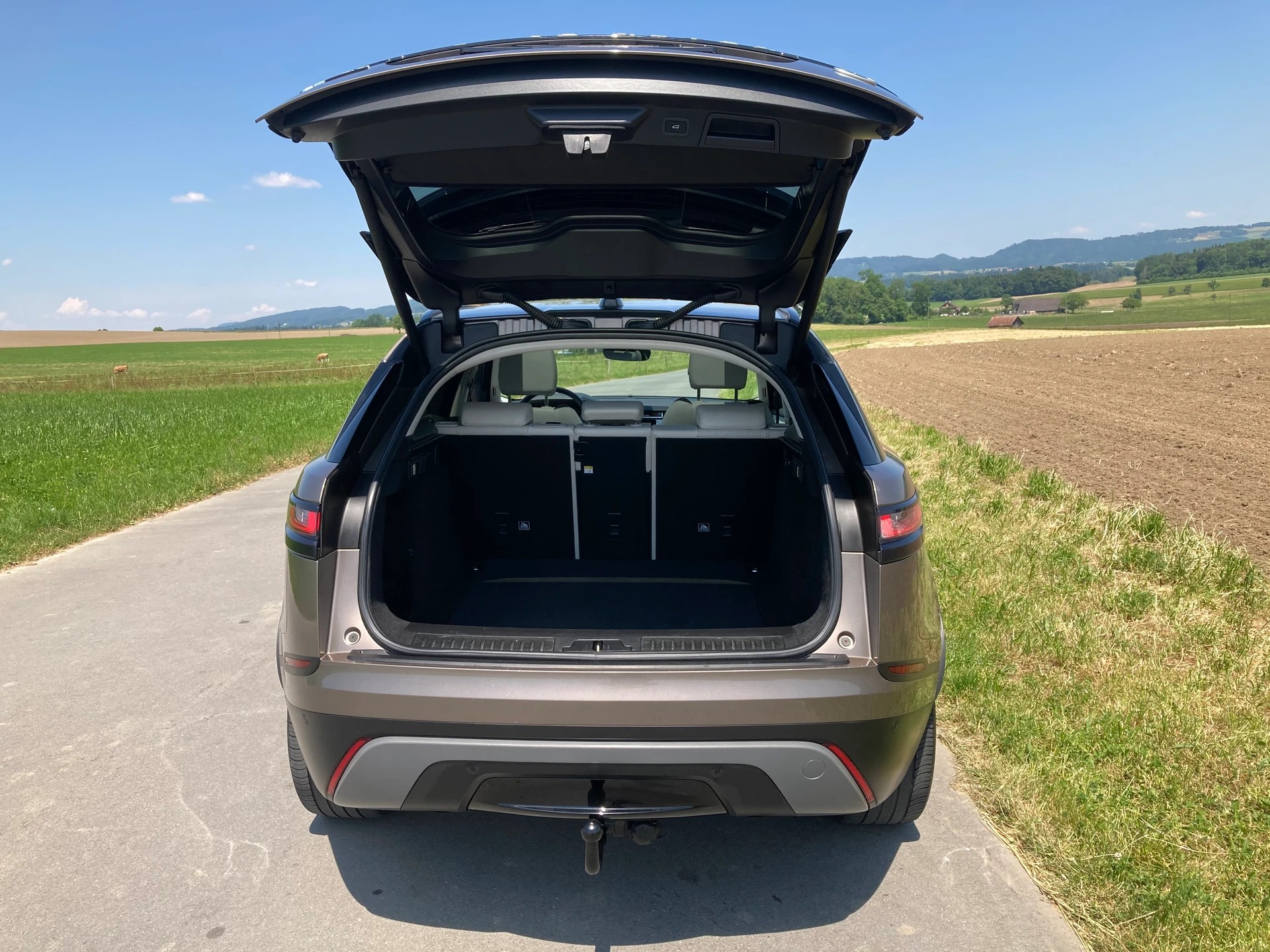 LAND ROVER Range Rover Velar P 300 Automatic mit Anhängerkupplung-image-4
