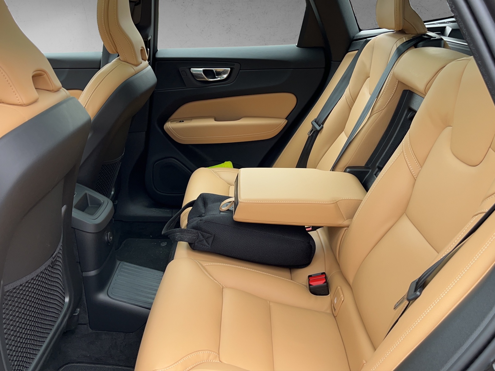 VOLVO XC60 2.0 T8 TE Ultimate Bright eAWD-image-9