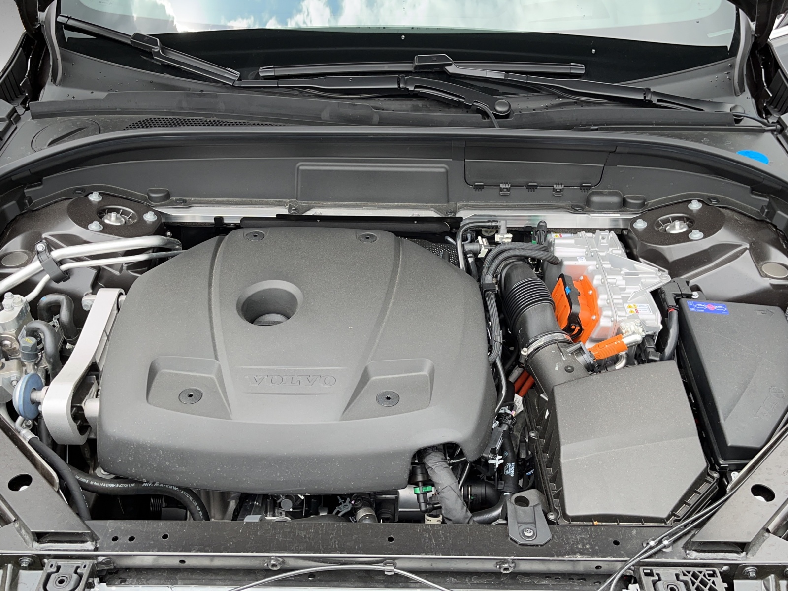 VOLVO XC60 2.0 T8 TE Ultimate Bright eAWD-image-16