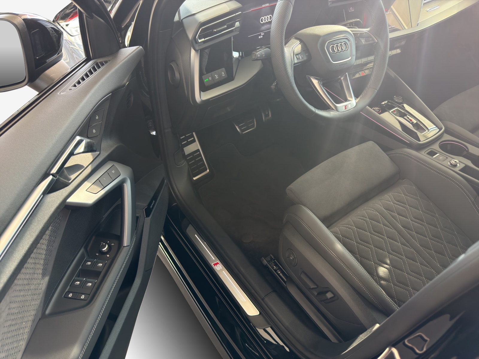 AUDI S3 Sportback TFSI quattro S-tronic-image-13