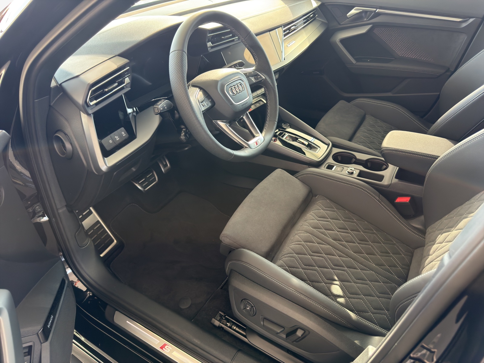 AUDI S3 Sportback TFSI quattro S-tronic-image-7
