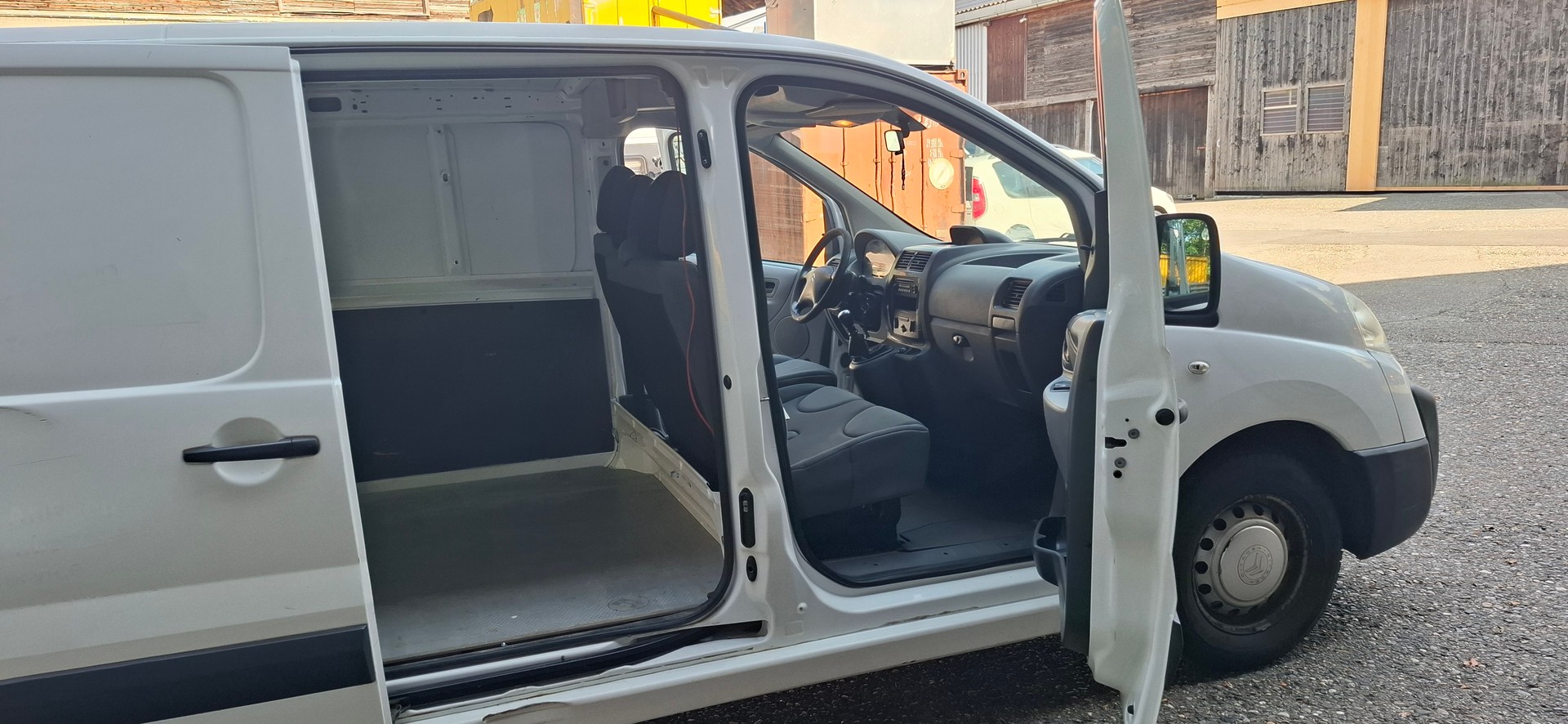 CITROEN Jumpy 1.6 HDi Komfort 12 L1H1-image-9