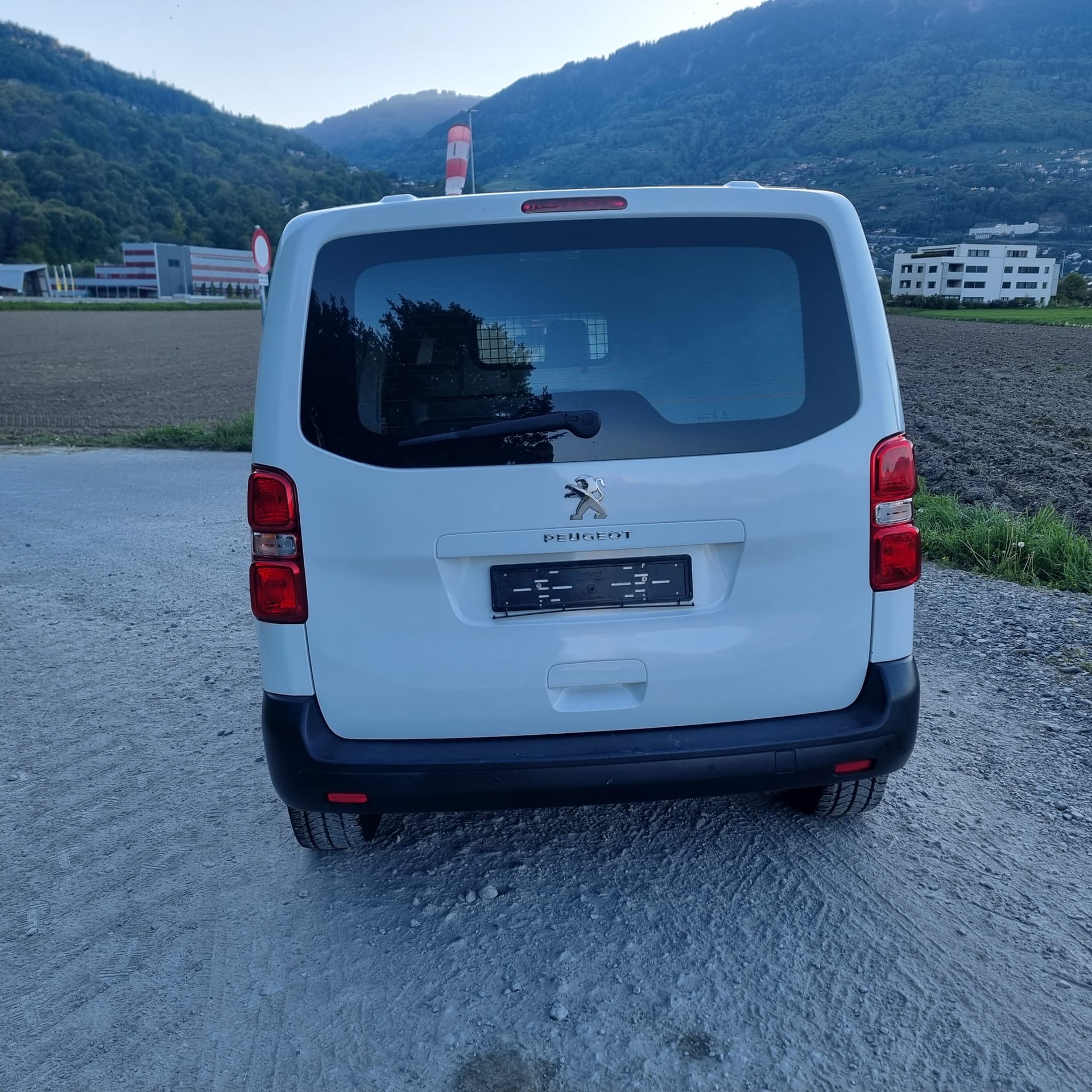 PEUGEOT EXPERT-image-5