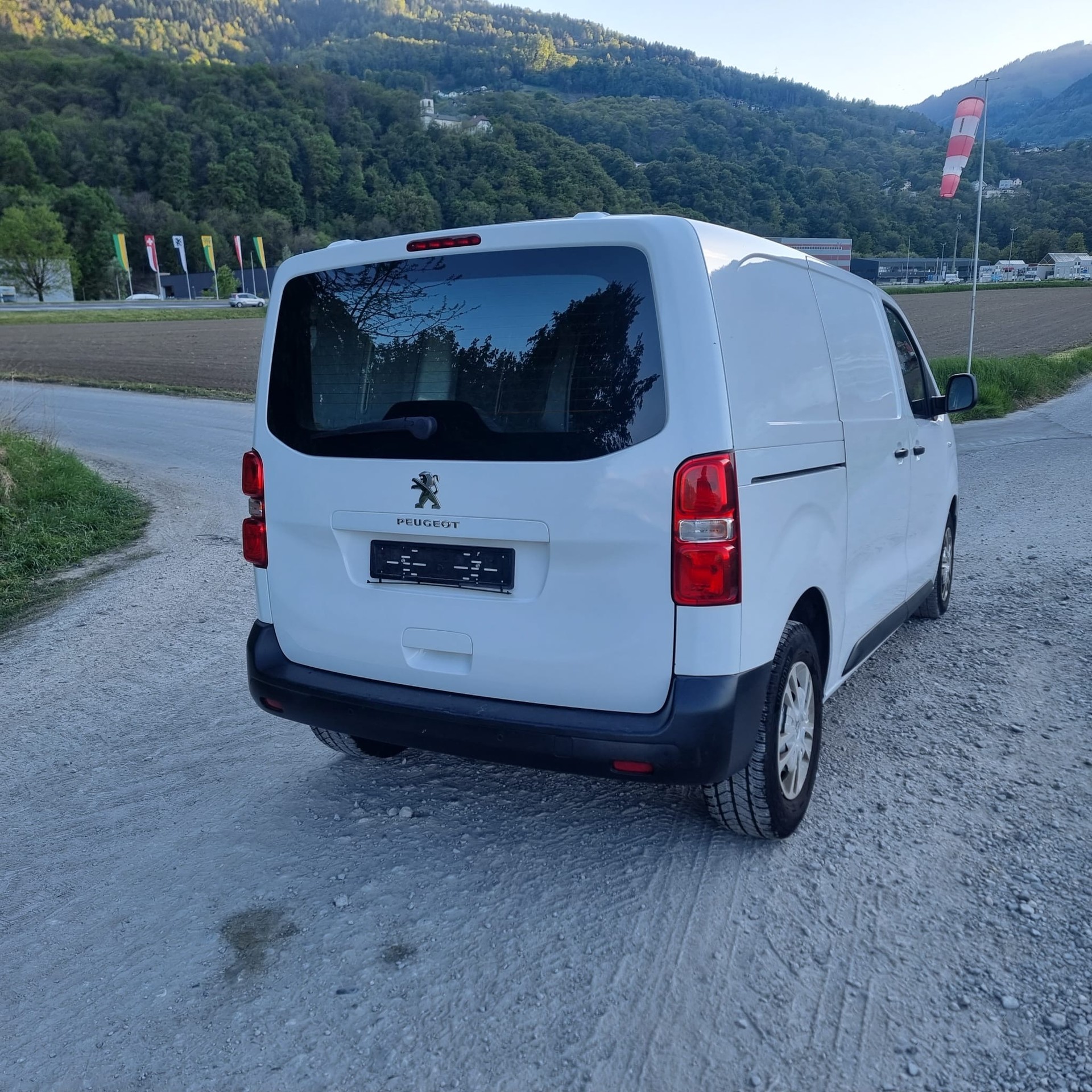 PEUGEOT EXPERT-image-3