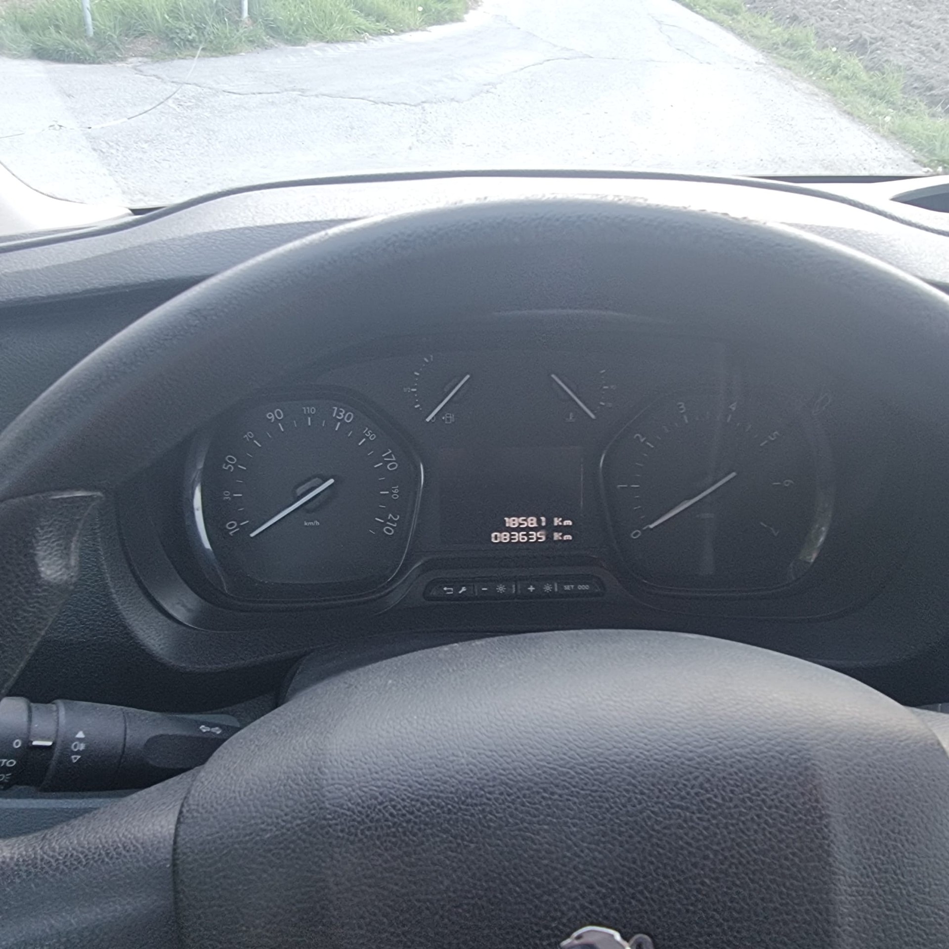 PEUGEOT EXPERT-image-8
