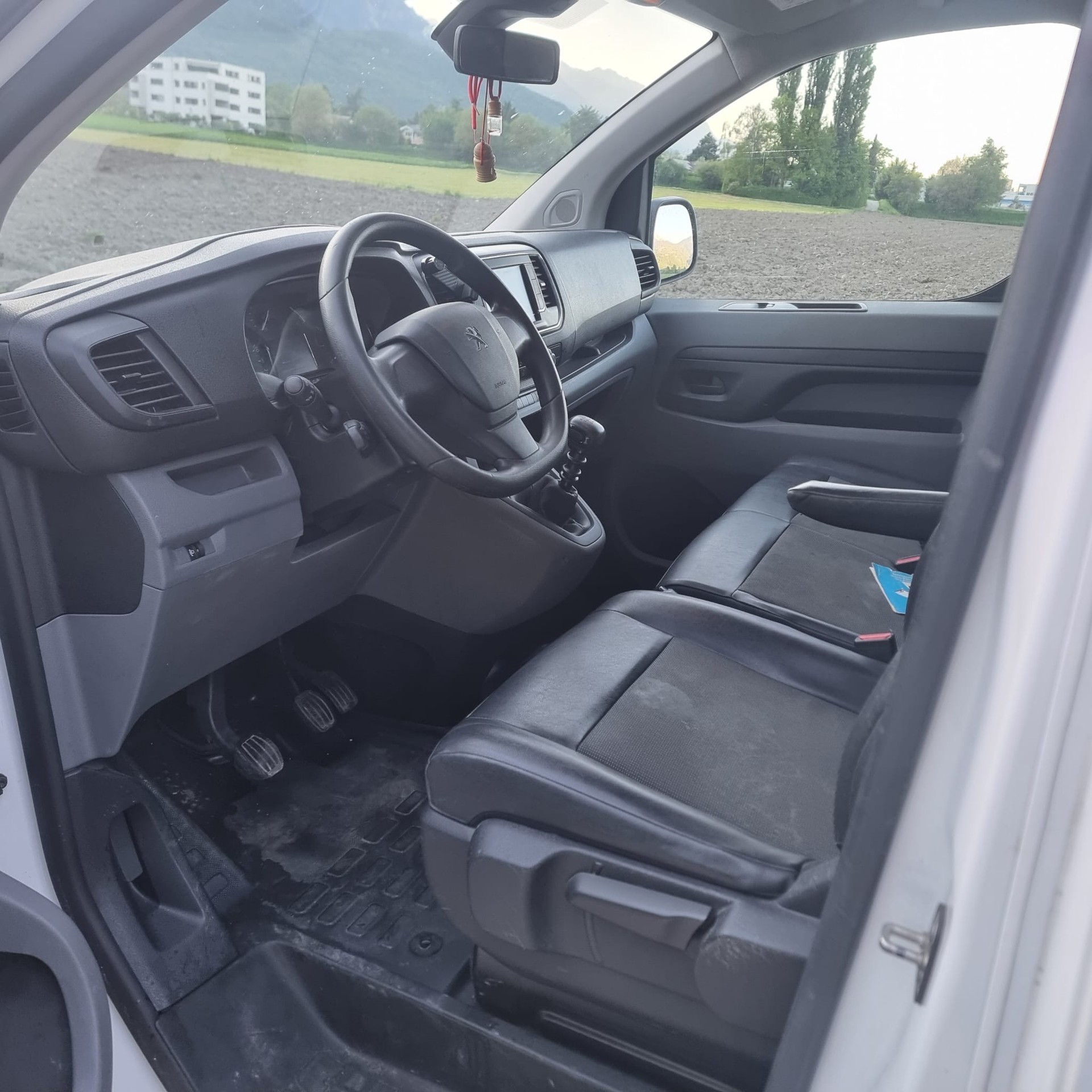 PEUGEOT EXPERT-image-7