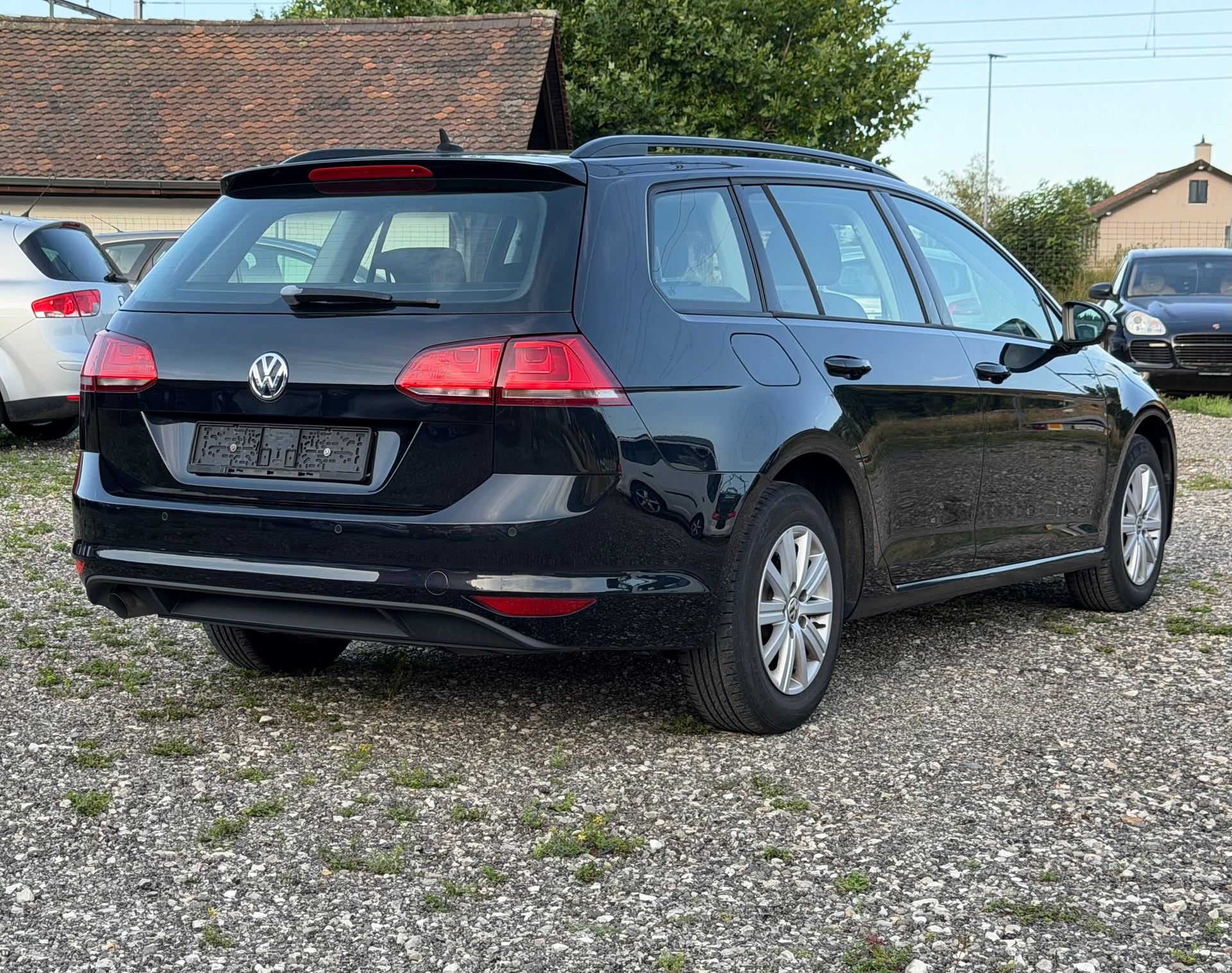 VW Golf Variant 1.6 TDI Cup DSG-image-4