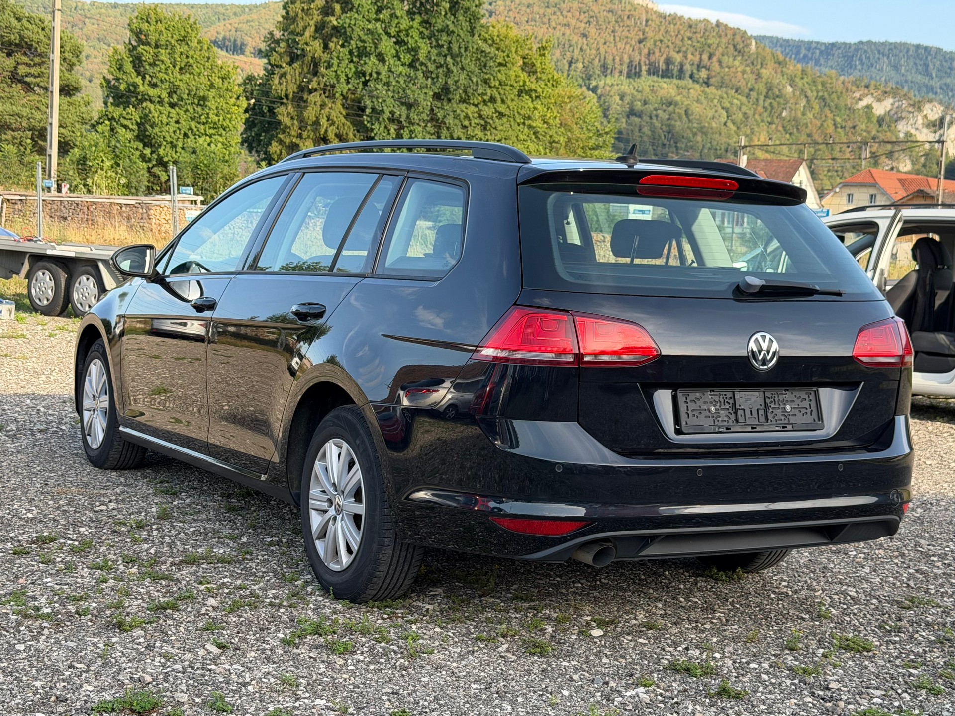 VW Golf Variant 1.6 TDI Cup DSG-image-3