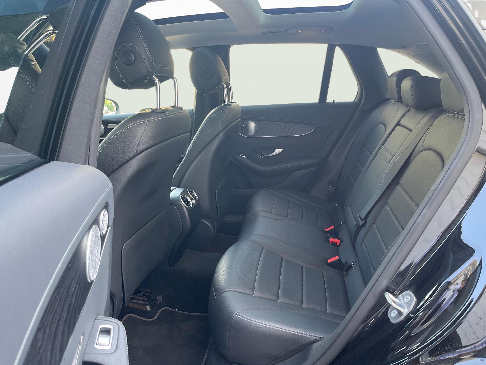 MERCEDES-BENZ GLC 300 4MATIC AMG Line-image-10