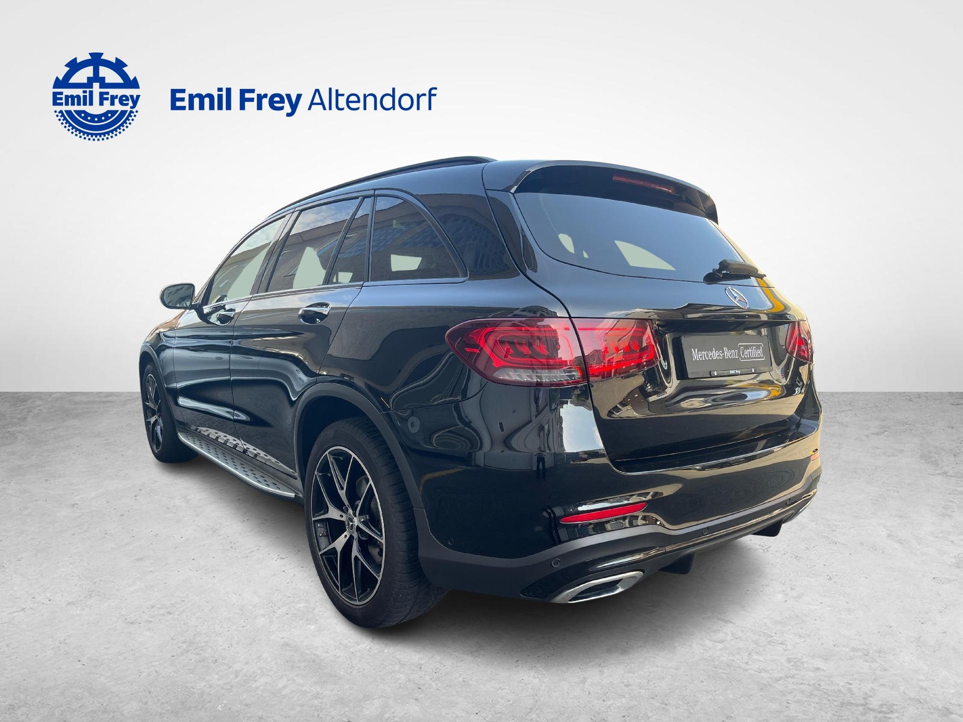 MERCEDES-BENZ GLC 300 AMG Line 4m-image-2