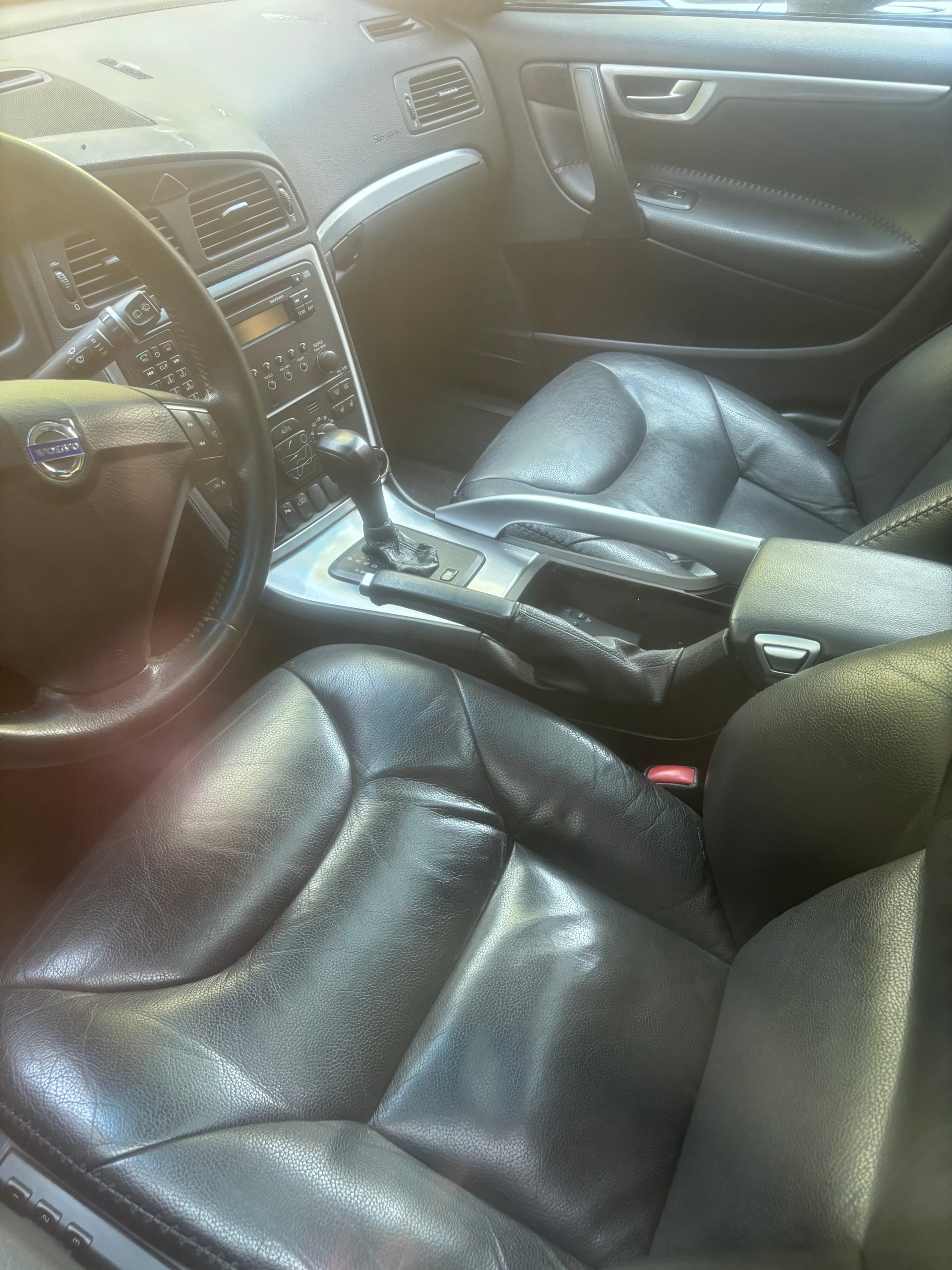 VOLVO XC70 D5 AWD Momentum-image-1
