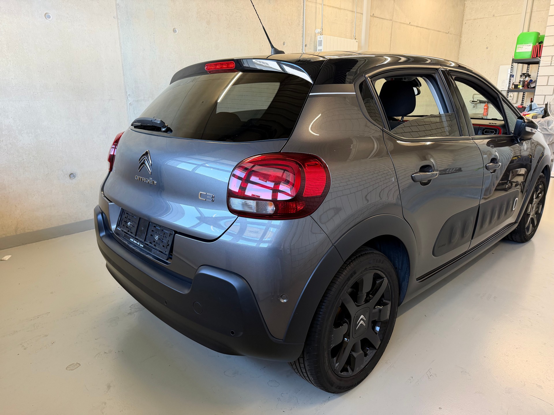 CITROEN C3 1.2i PureTech Elle EAT6-image-3