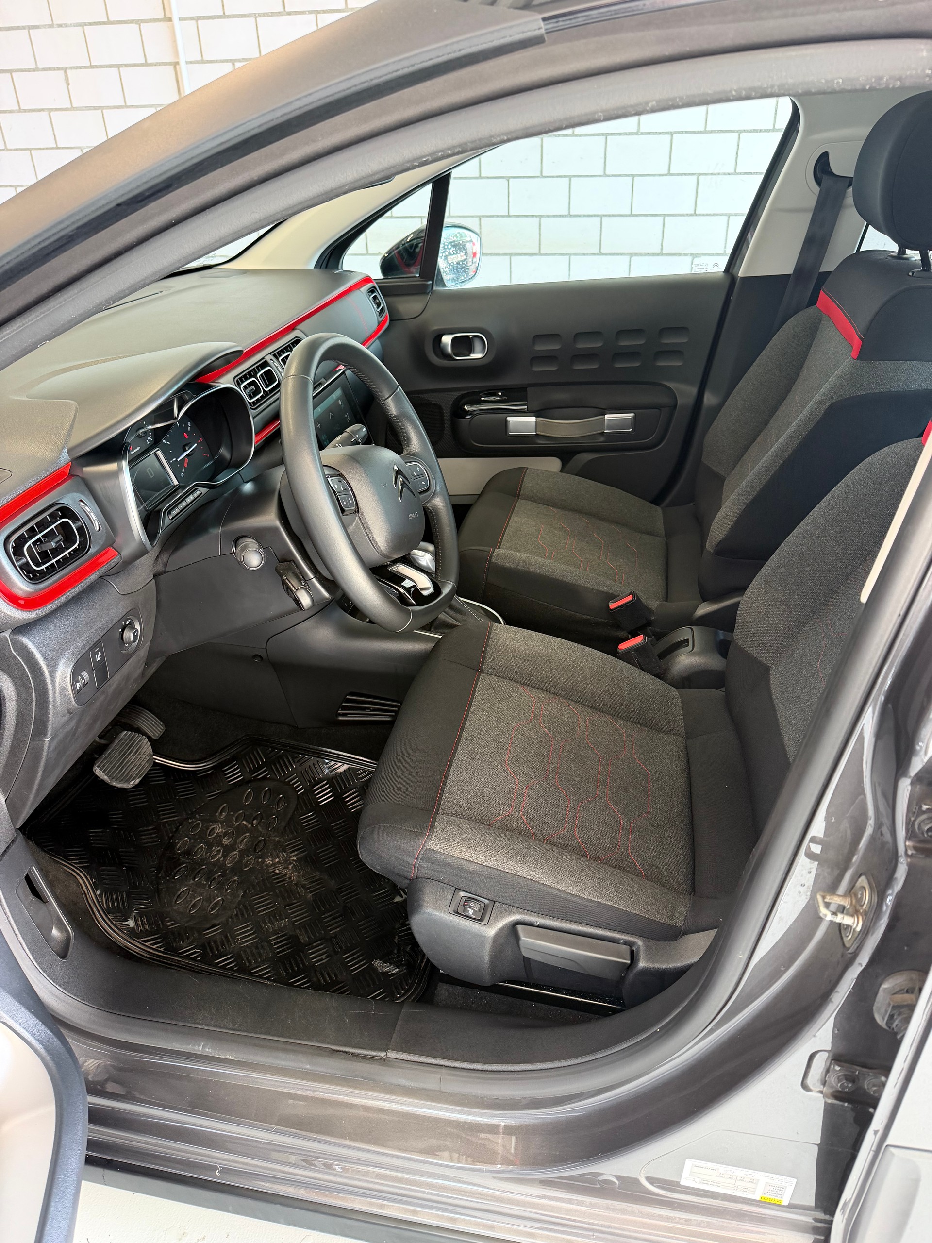 CITROEN C3 1.2i PureTech Elle EAT6-image-4