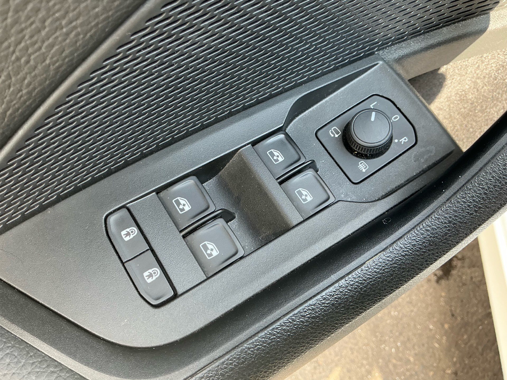 SKODA Octavia Combi 2.0 TSI 265 PS RS *** PANORAMA, ANHÄNGEKUPPLUNG & STANDHEIZUNG ***-image-29