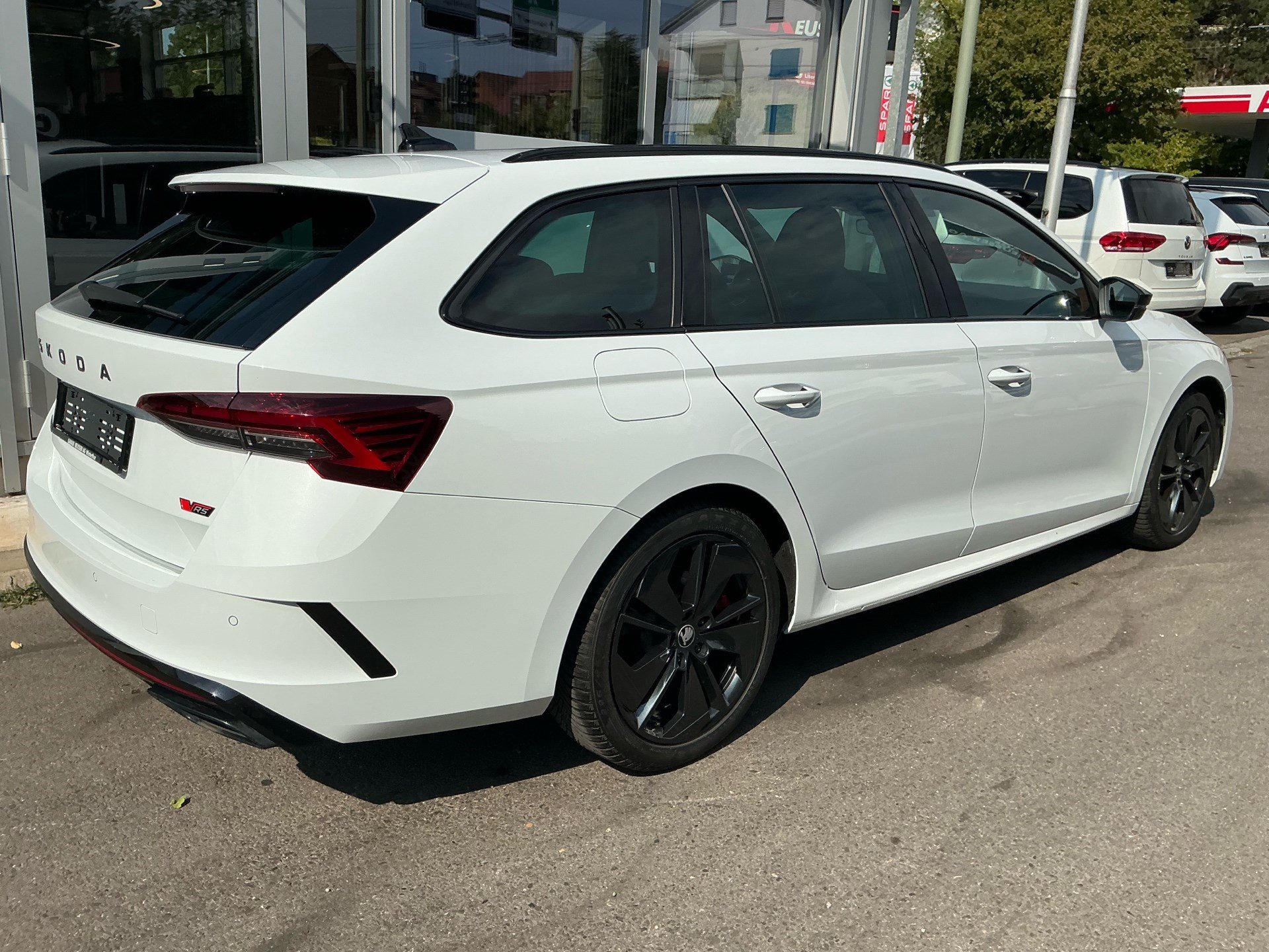 SKODA Octavia Combi 2.0 TSI 265 PS RS *** PANORAMA, ANHÄNGEKUPPLUNG & STANDHEIZUNG ***-showroom-element-3