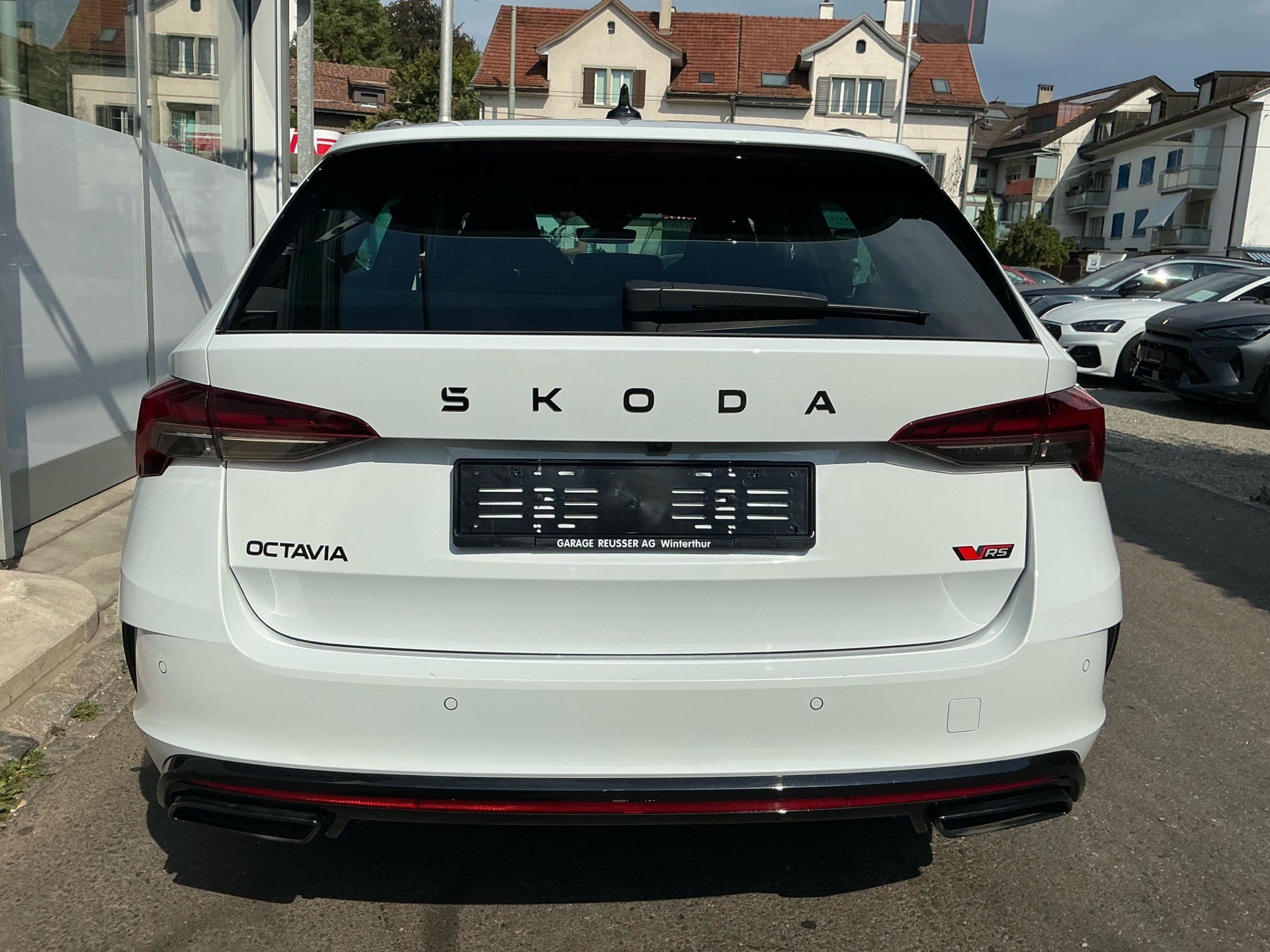 SKODA Octavia Combi 2.0 TSI 265 PS RS *** PANORAMA, ANHÄNGEKUPPLUNG & STANDHEIZUNG ***-image-4
