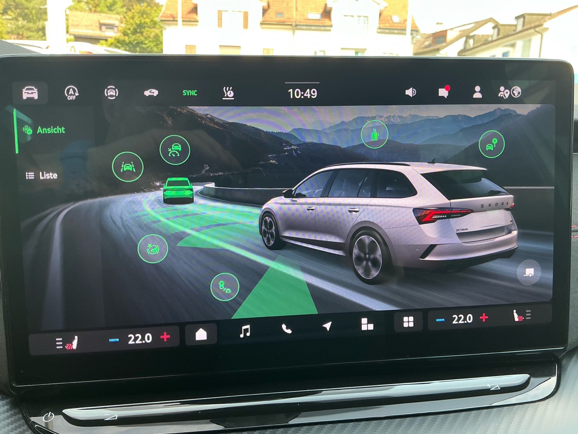 SKODA Octavia Combi 2.0 TSI 265 PS RS *** PANORAMA, ANHÄNGEKUPPLUNG & STANDHEIZUNG ***-image-18