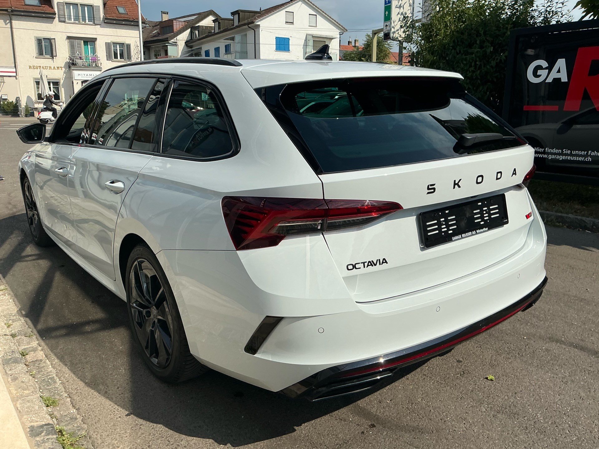 SKODA Octavia Combi 2.0 TSI 265 PS RS *** PANORAMA, ANHÄNGEKUPPLUNG & STANDHEIZUNG ***-image-5