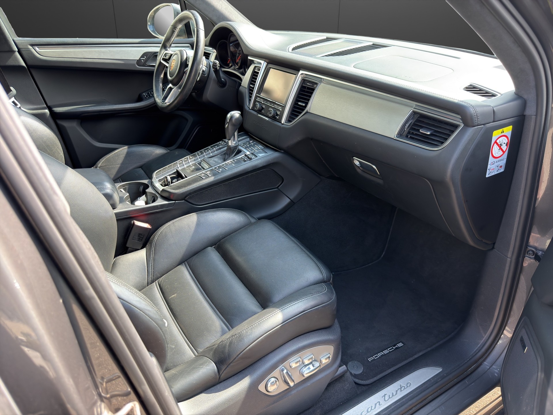 PORSCHE Macan Turbo PDK-image-9
