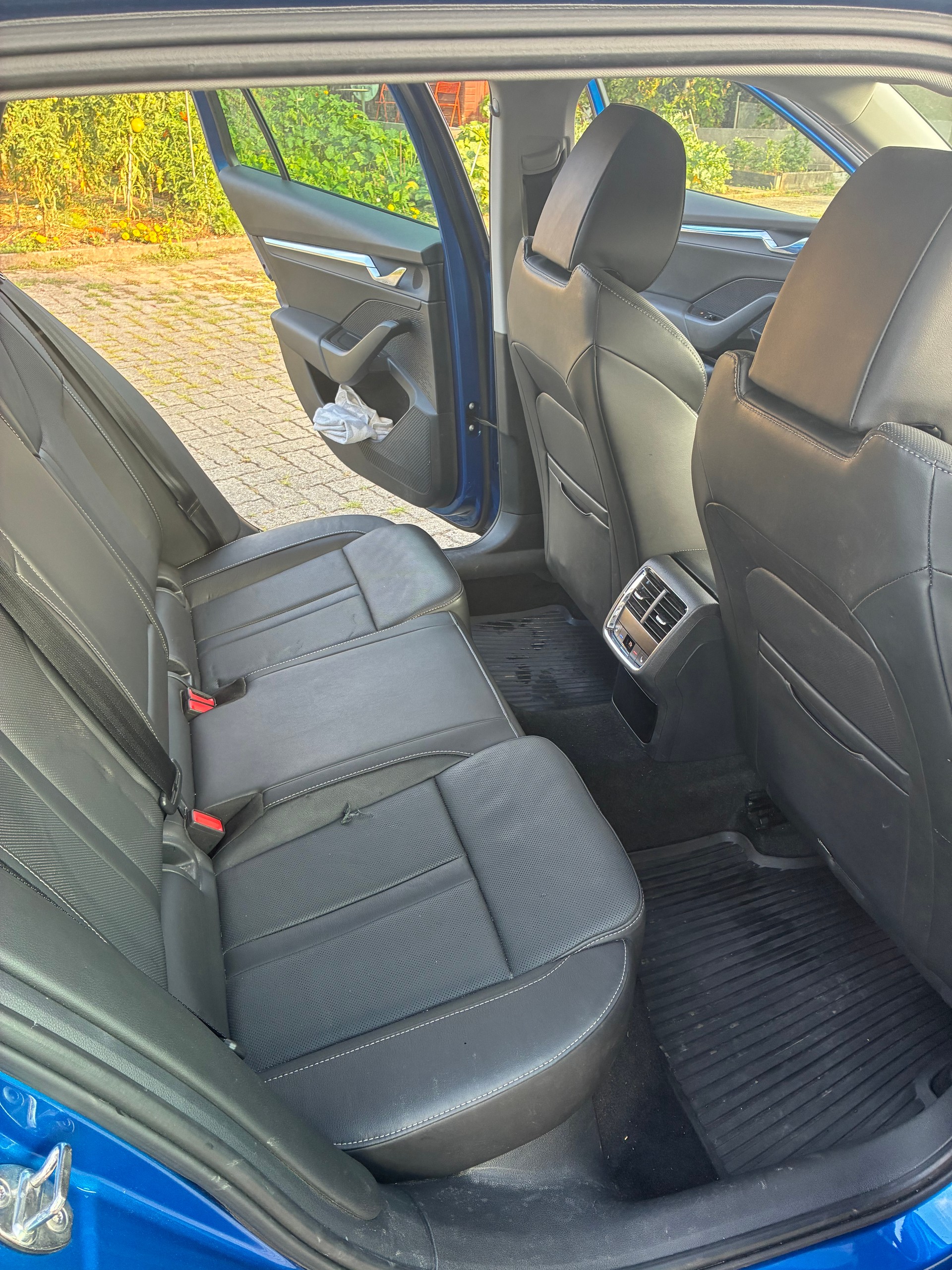 SKODA Ambition G-TEC 1.5 TSI 130 DSG-image-4