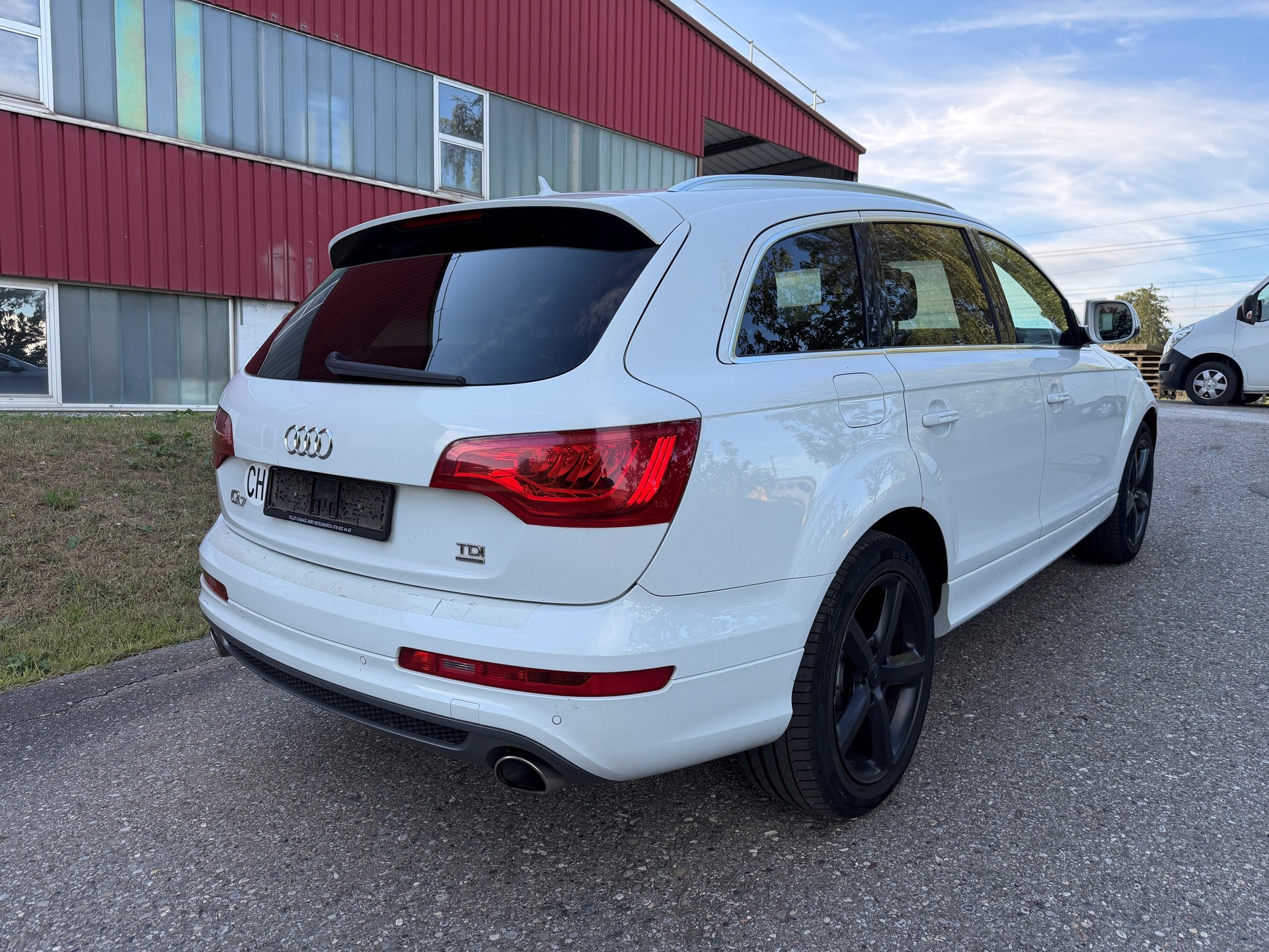 AUDI 4.2 V8 TDI quattro T-Tronic-image-2