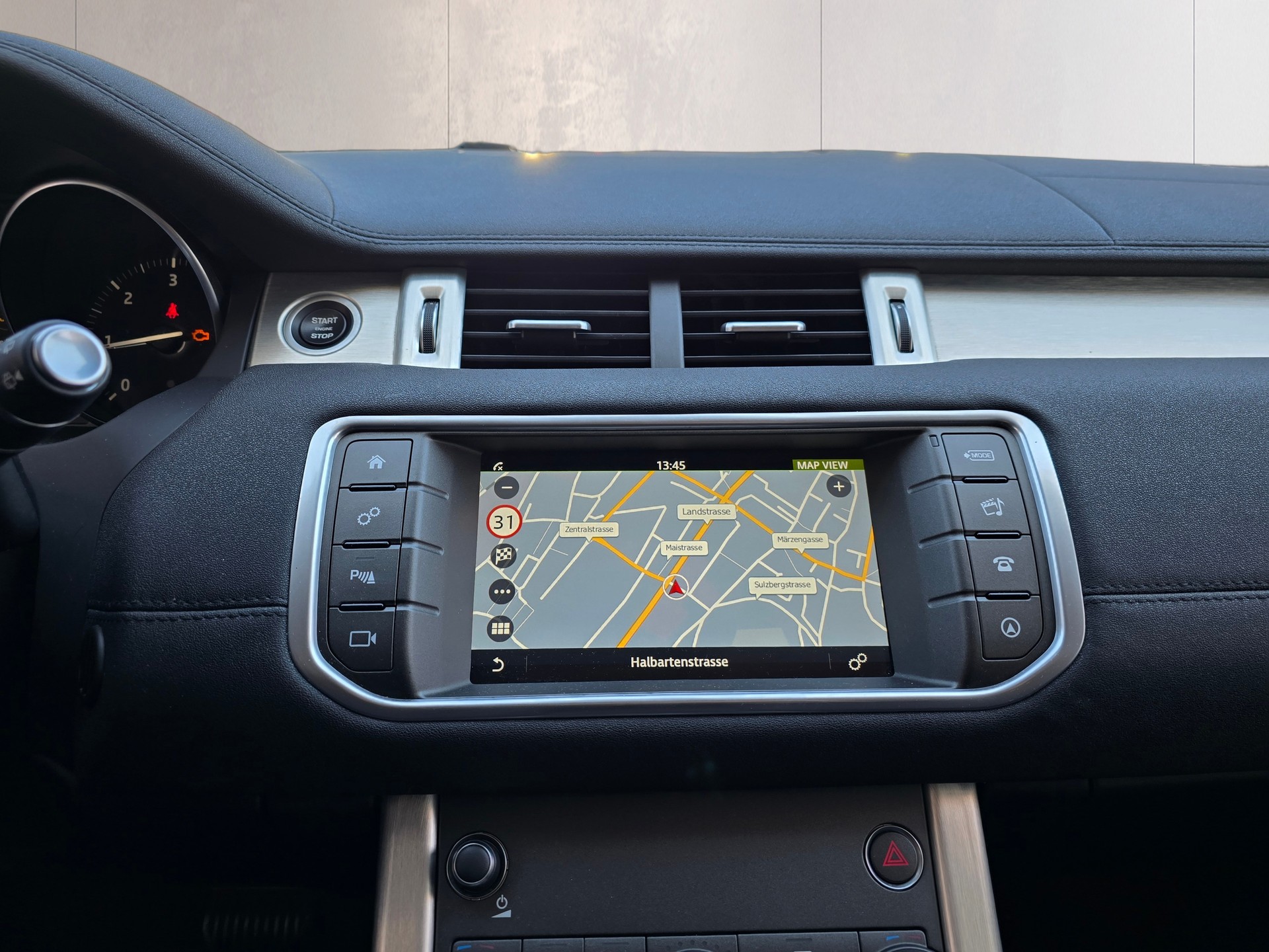 LAND ROVER Range Rover Evoque 2.0 TD4 SE Advantage AT9-image-16