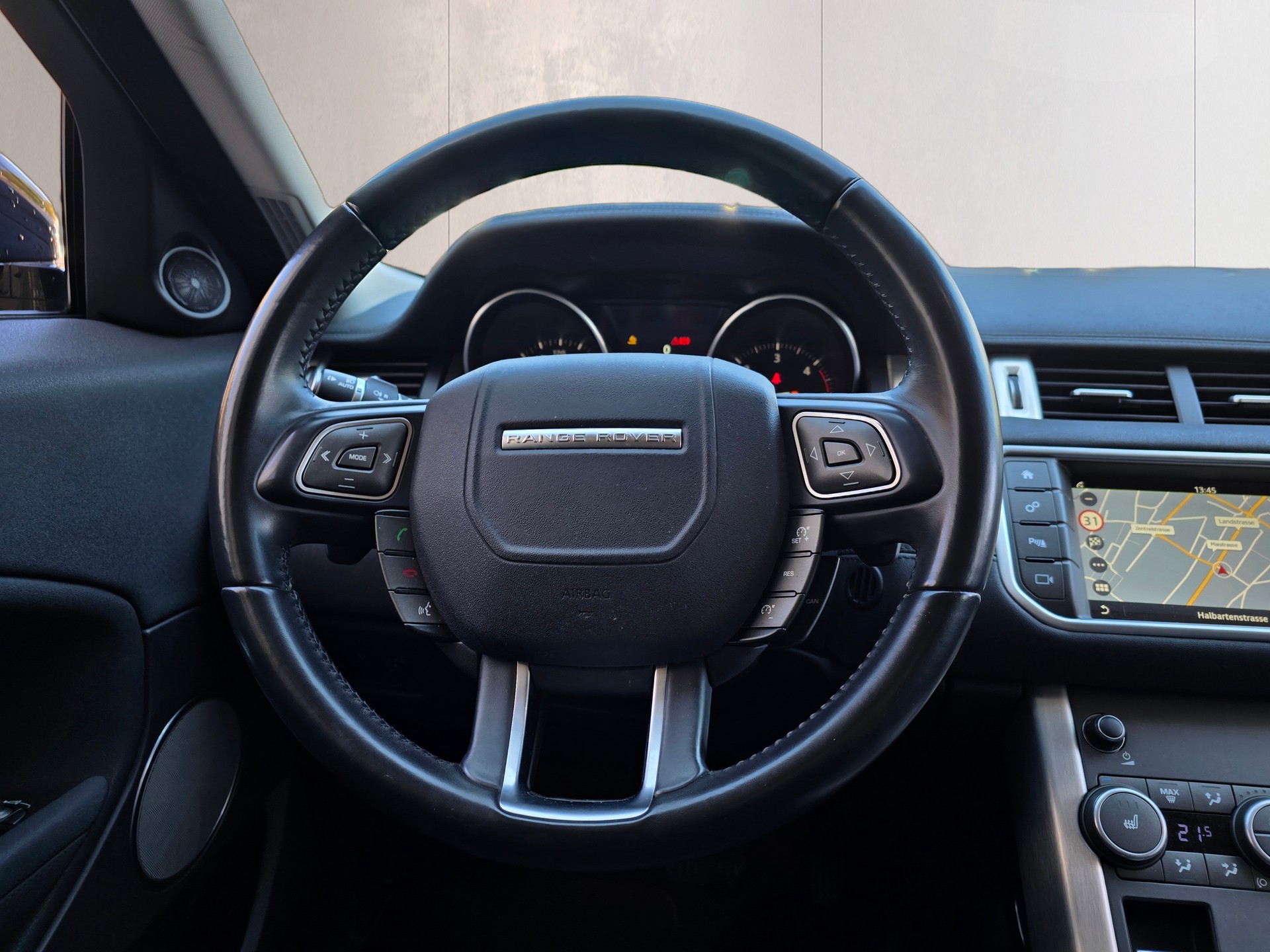 LAND ROVER Range Rover Evoque 2.0 TD4 SE Advantage AT9-image-15