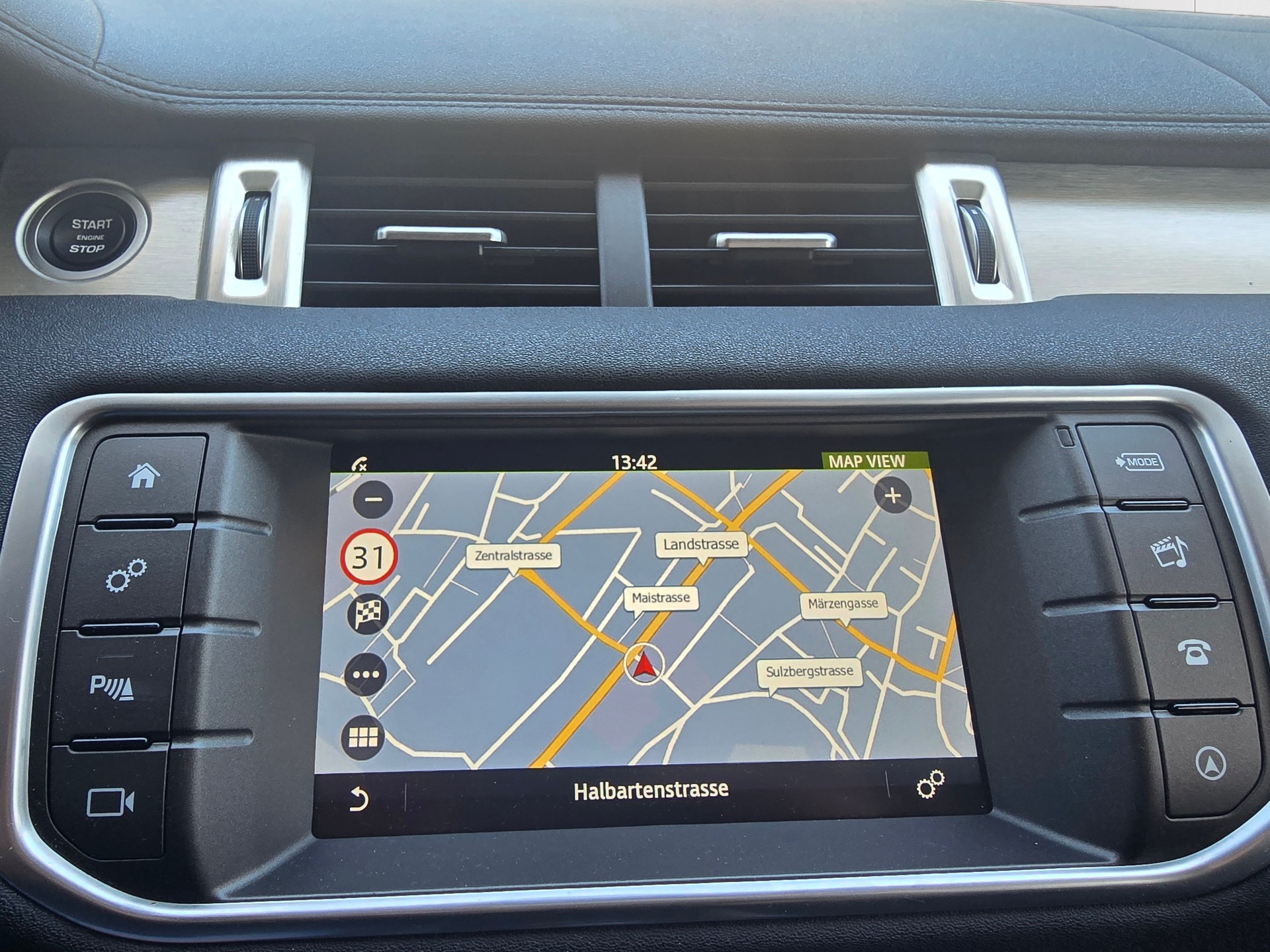 LAND ROVER Range Rover Evoque 2.0 TD4 SE Advantage AT9-image-14