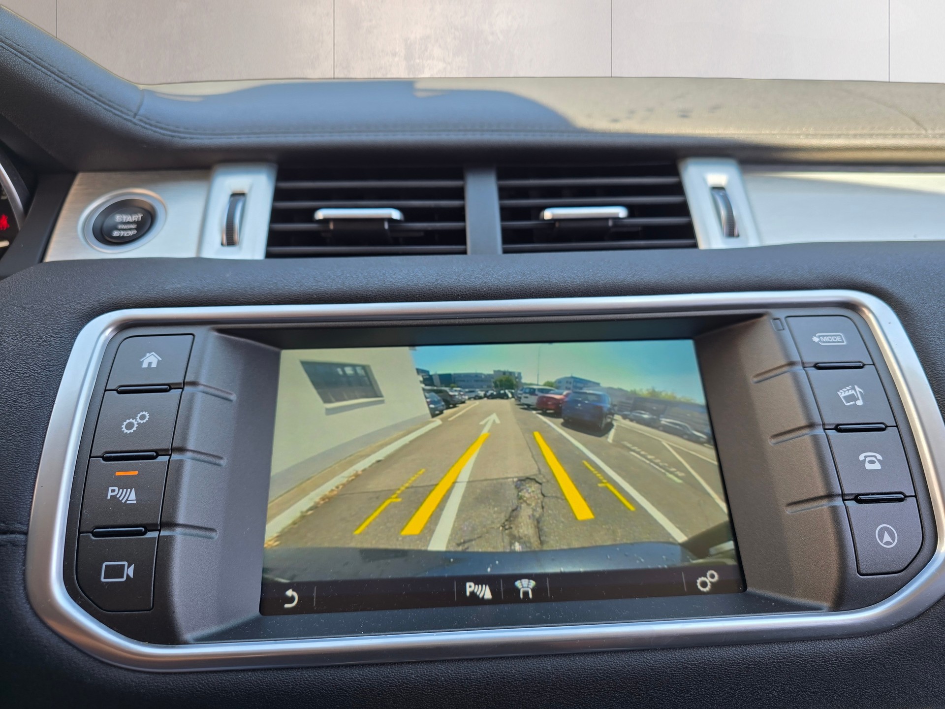 LAND ROVER Range Rover Evoque 2.0 TD4 SE Advantage AT9-image-7